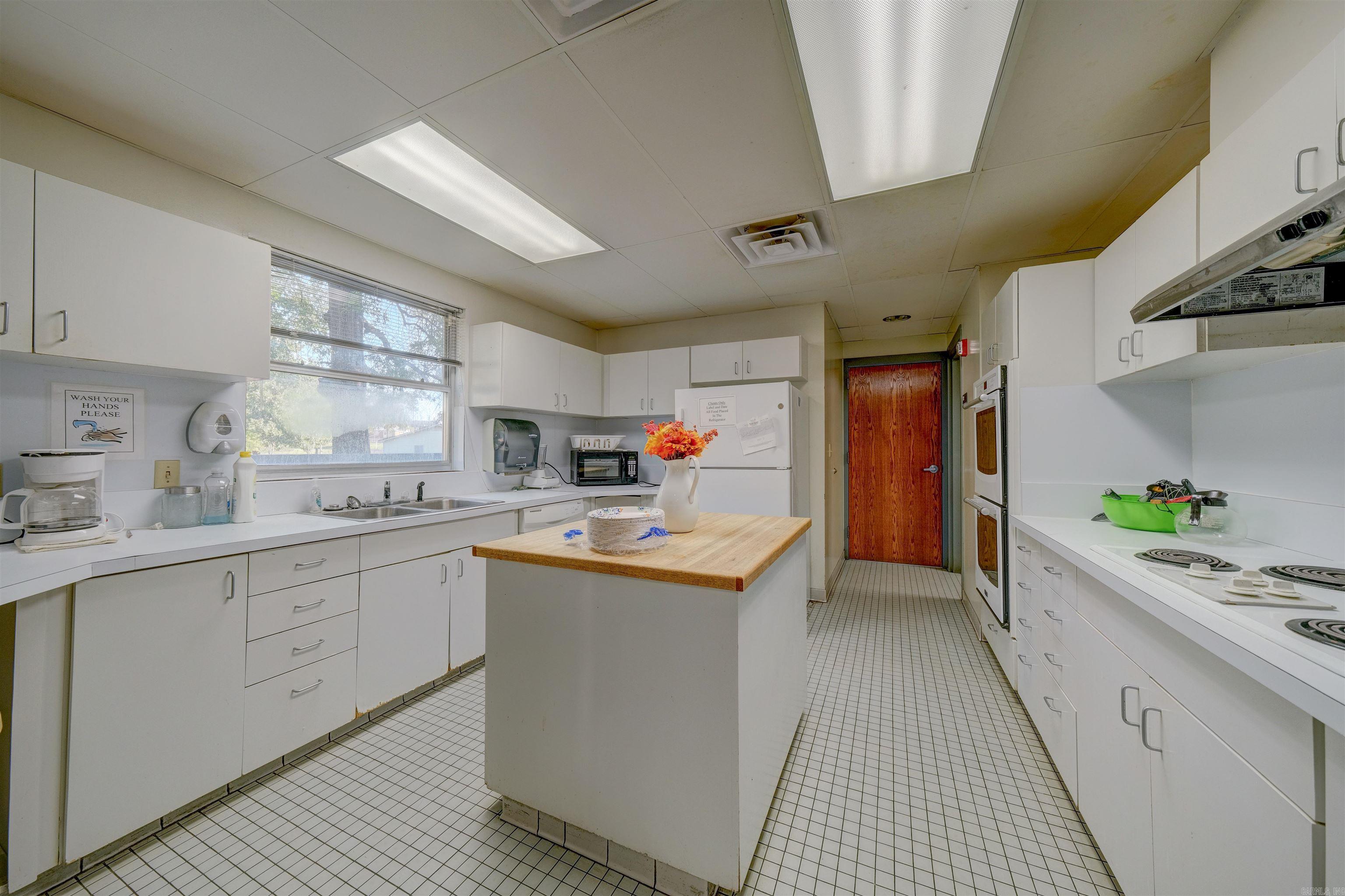 412 N Vine Property Photo 29