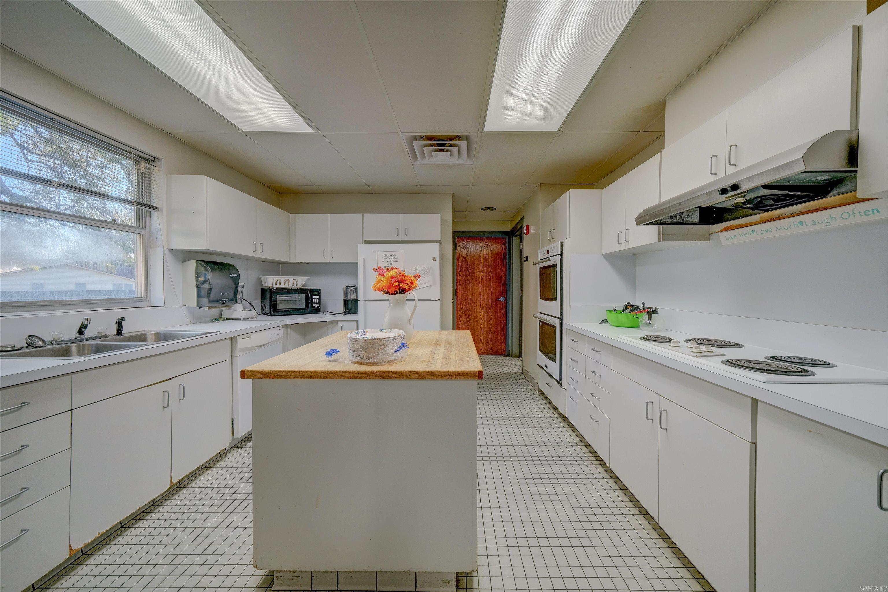 412 N Vine Property Photo 30