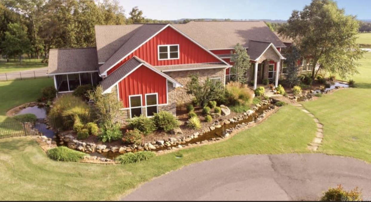 200 Happy Trails Property Photo 1