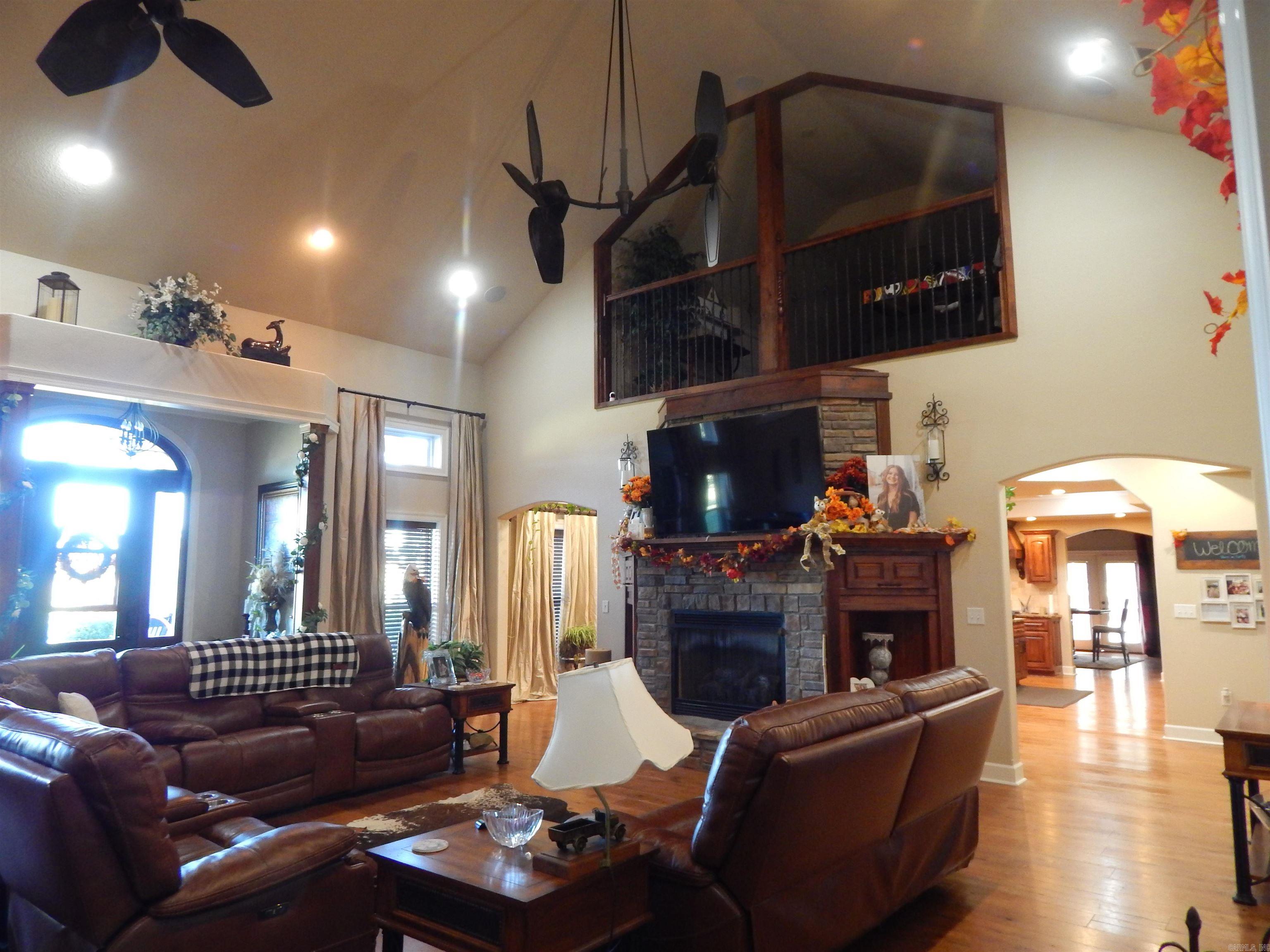 200 Happy Trails Property Photo 28