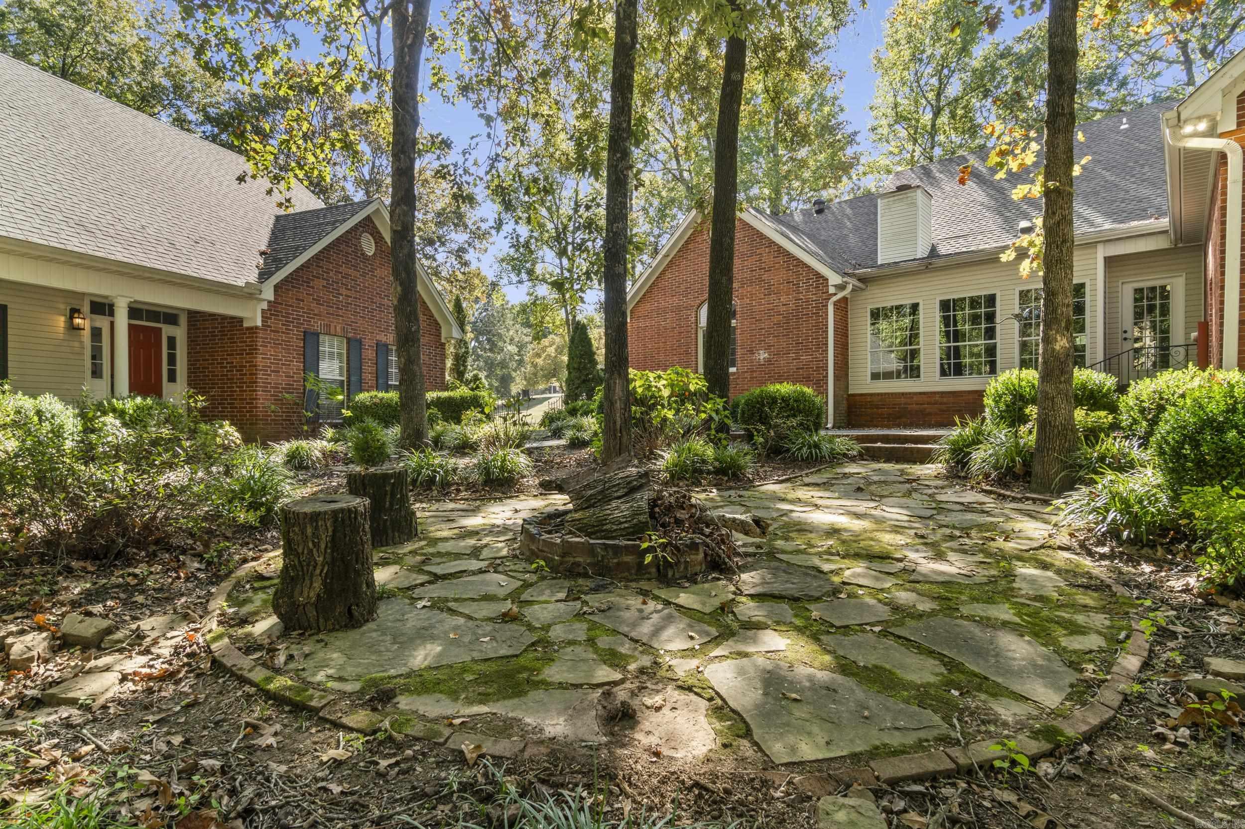 100 Deerwood Drive Property Photo 4