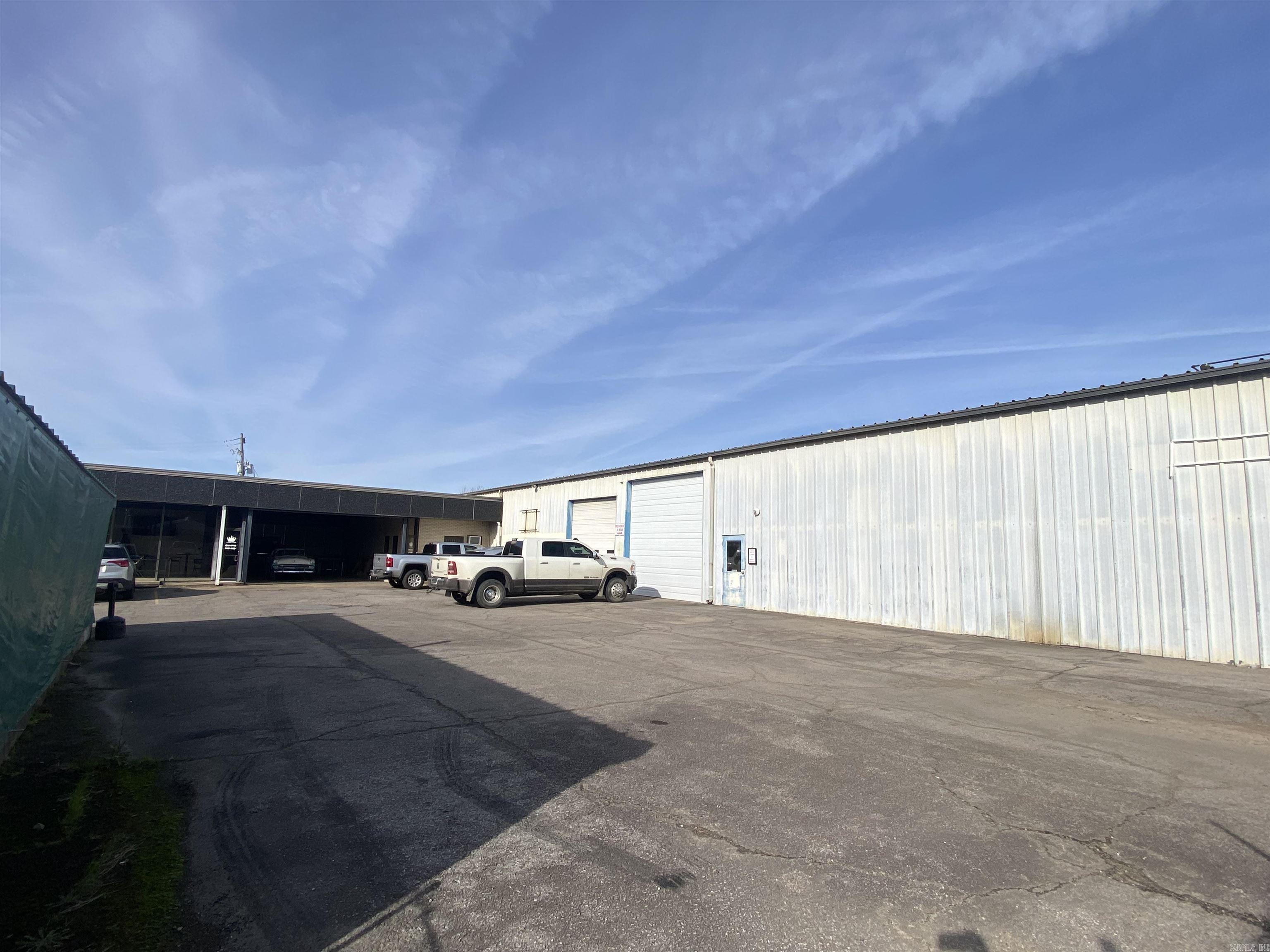 1215 E Broadway Property Photo 10