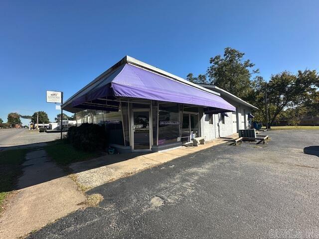 501 SW Front Street Property Photo 1