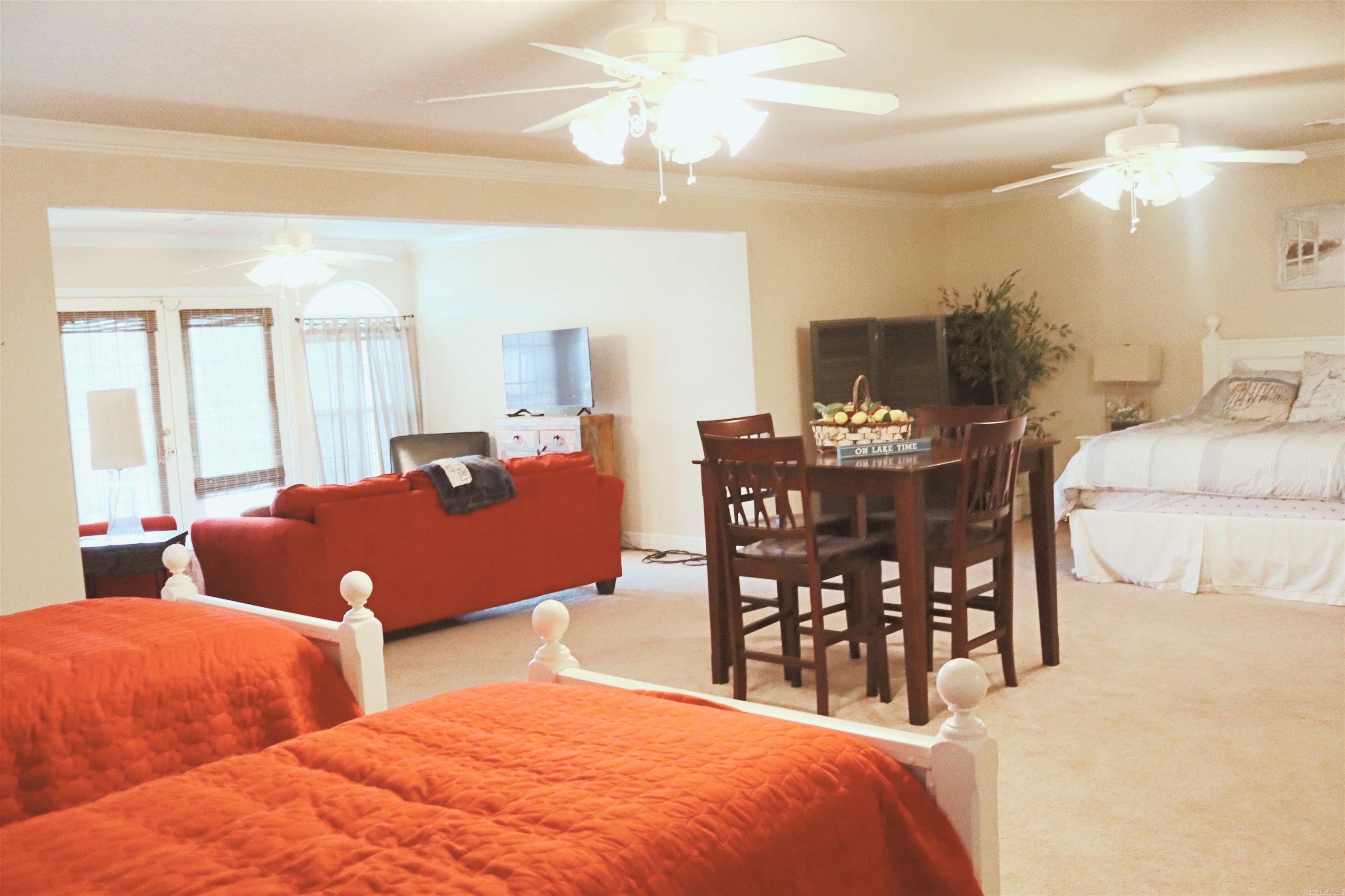 451 Lakeland Drive B2 Property Photo 6