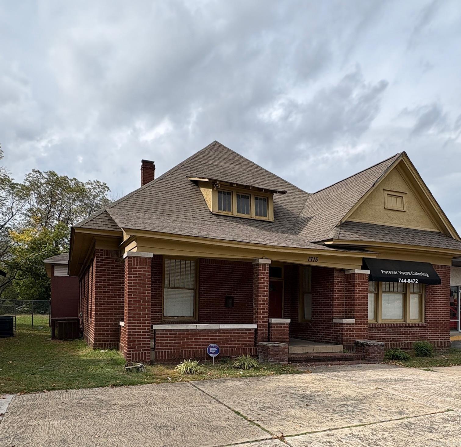 1715 MAIN Property Photo 1