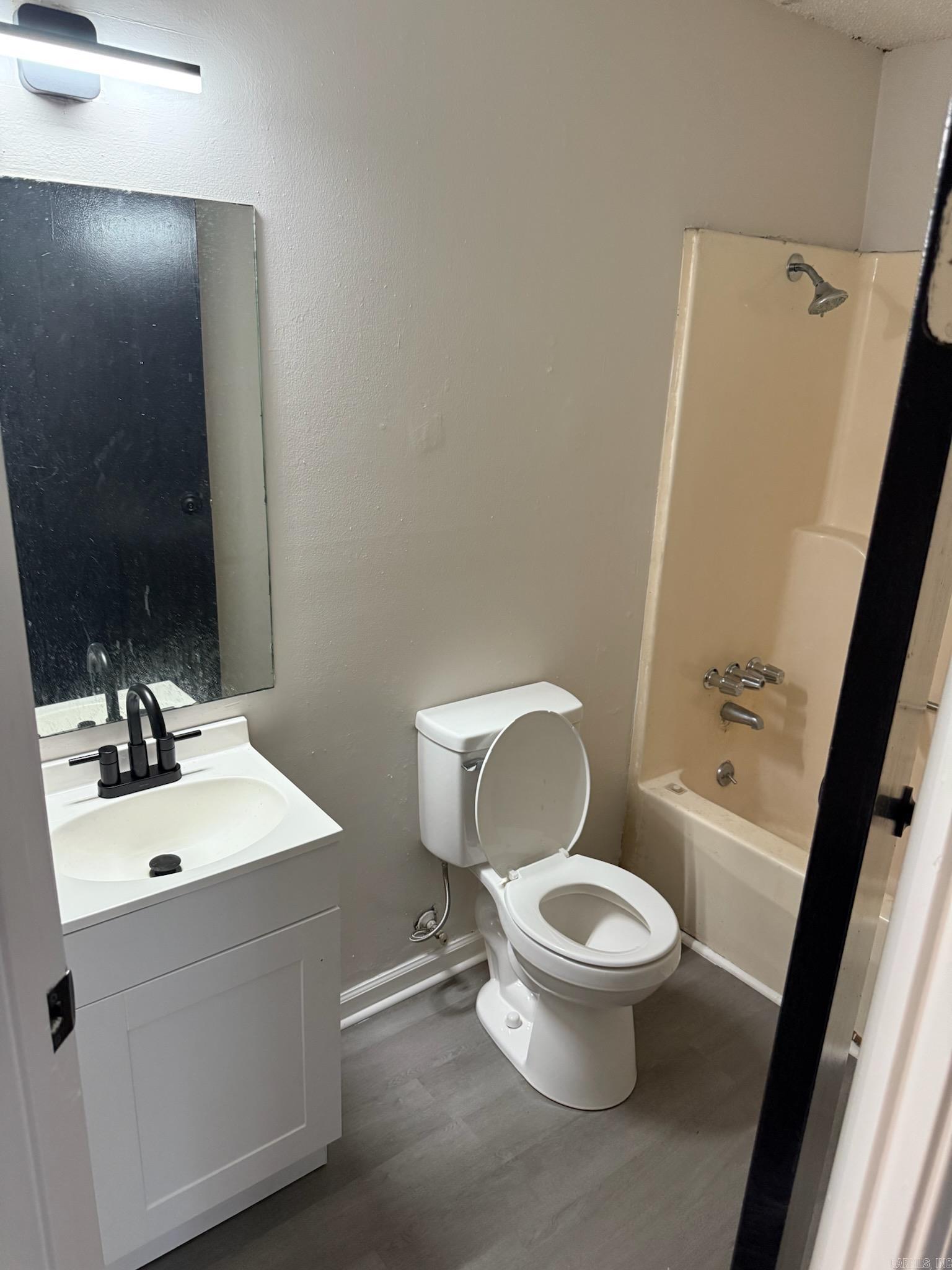 6013 Windham Avenue Property Photo 4