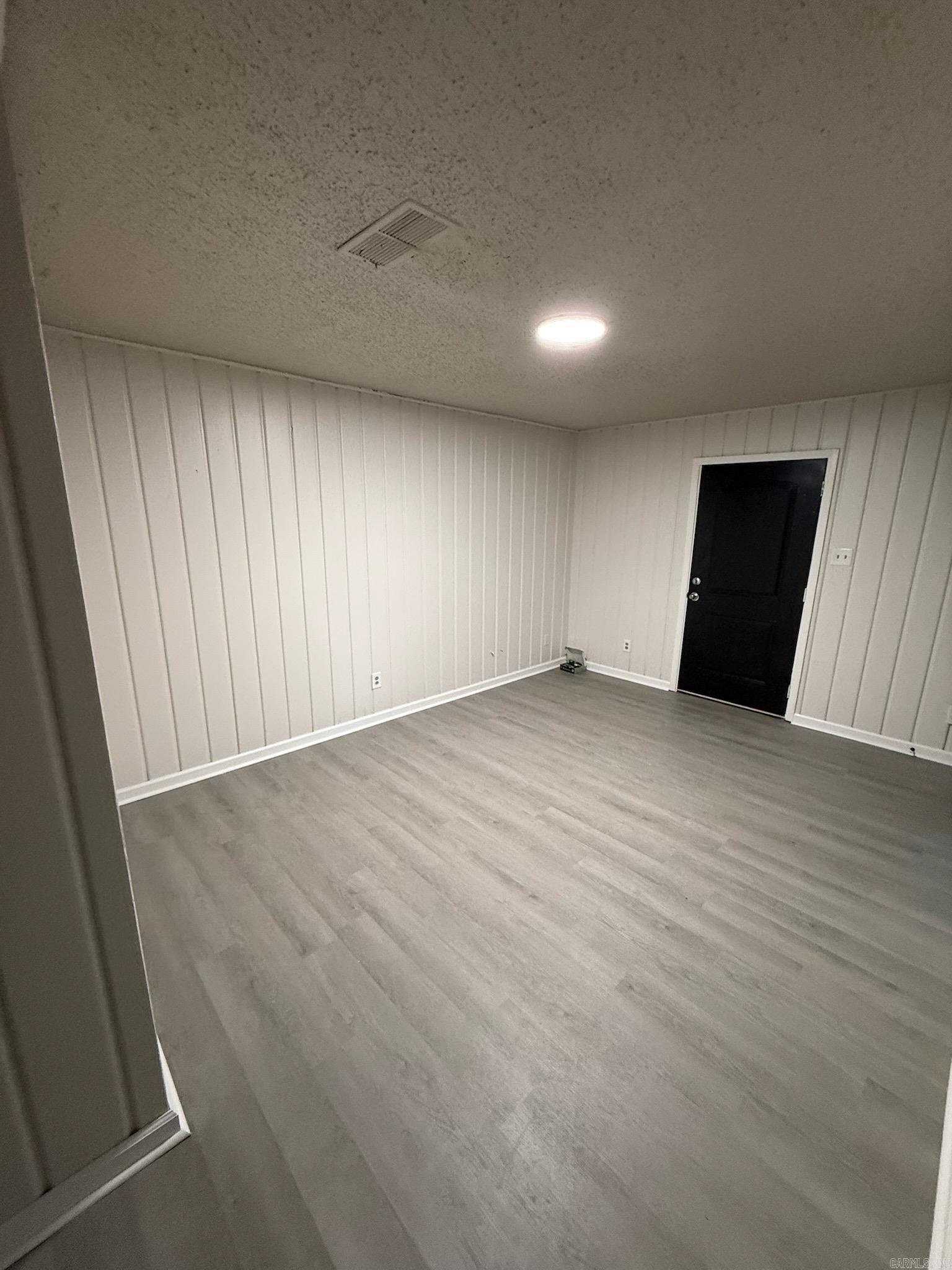 6013 Windham Avenue Property Photo 8
