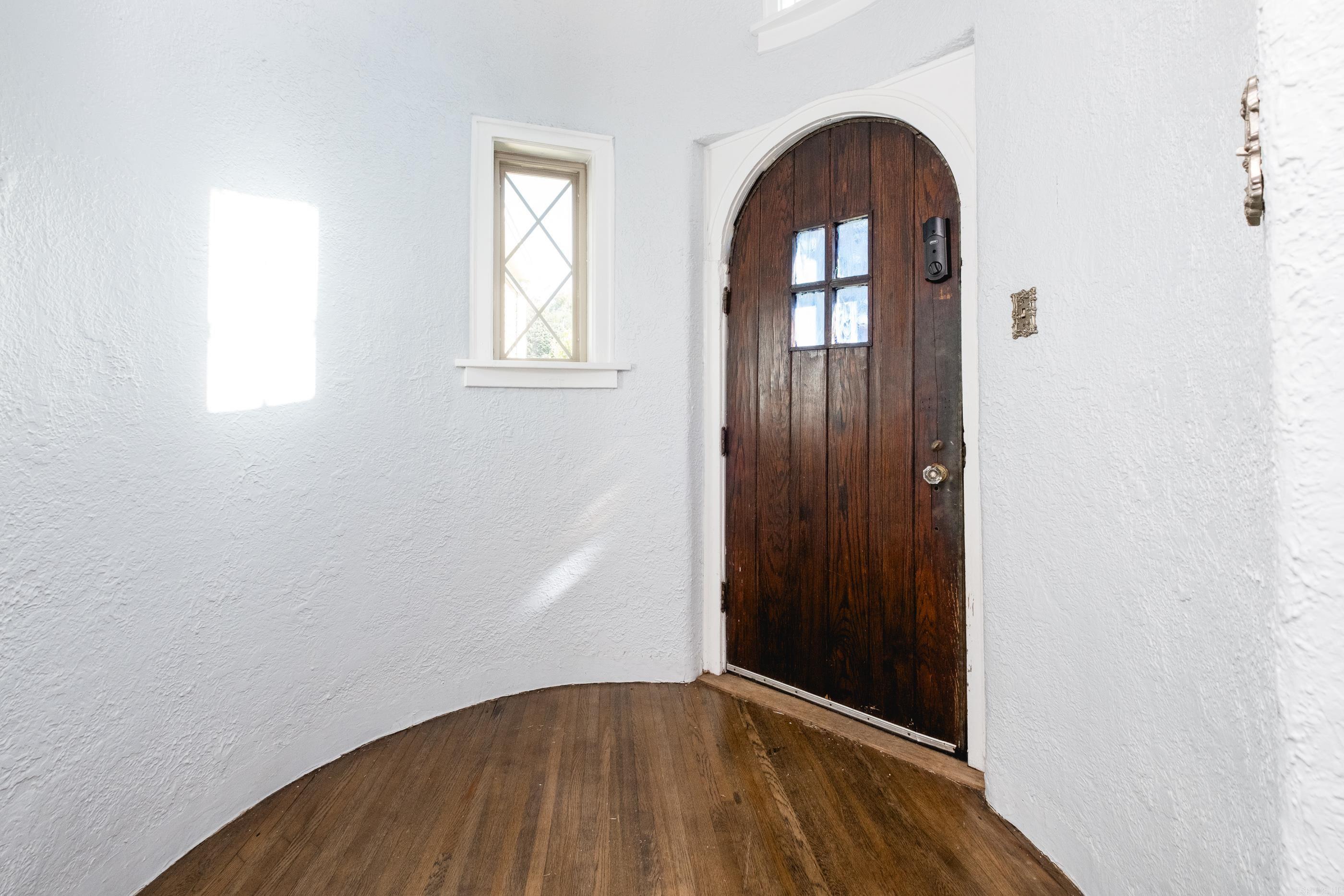 1324 Skyline Drive Property Photo 3