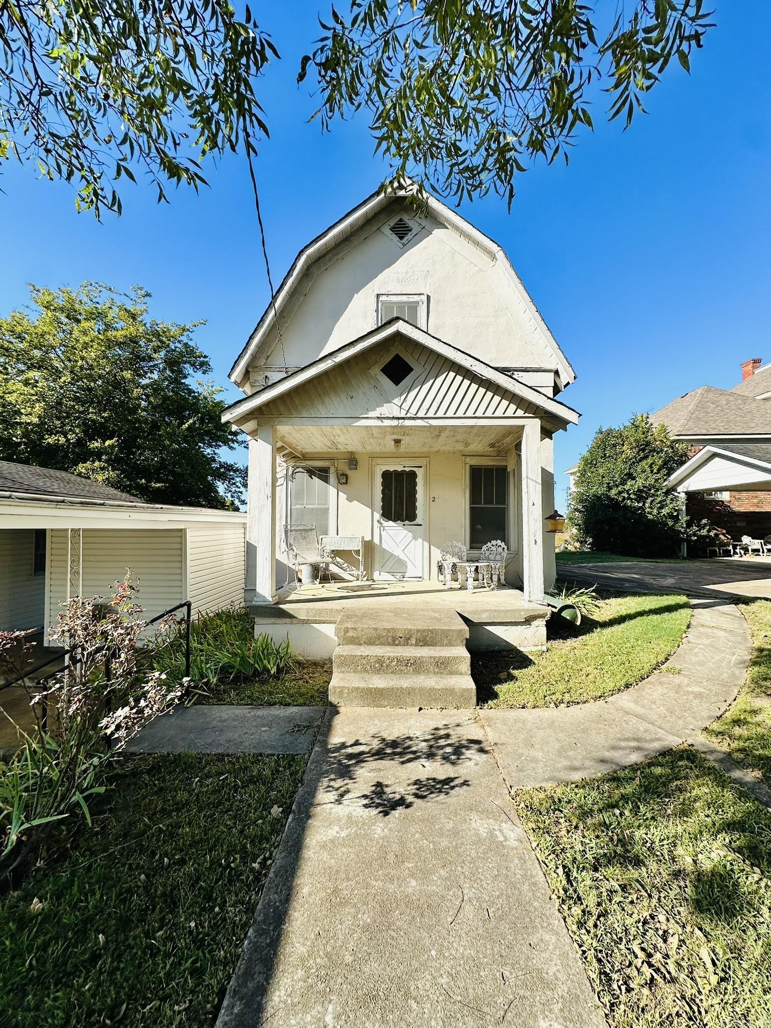 292 E Boswell St Property Photo 3