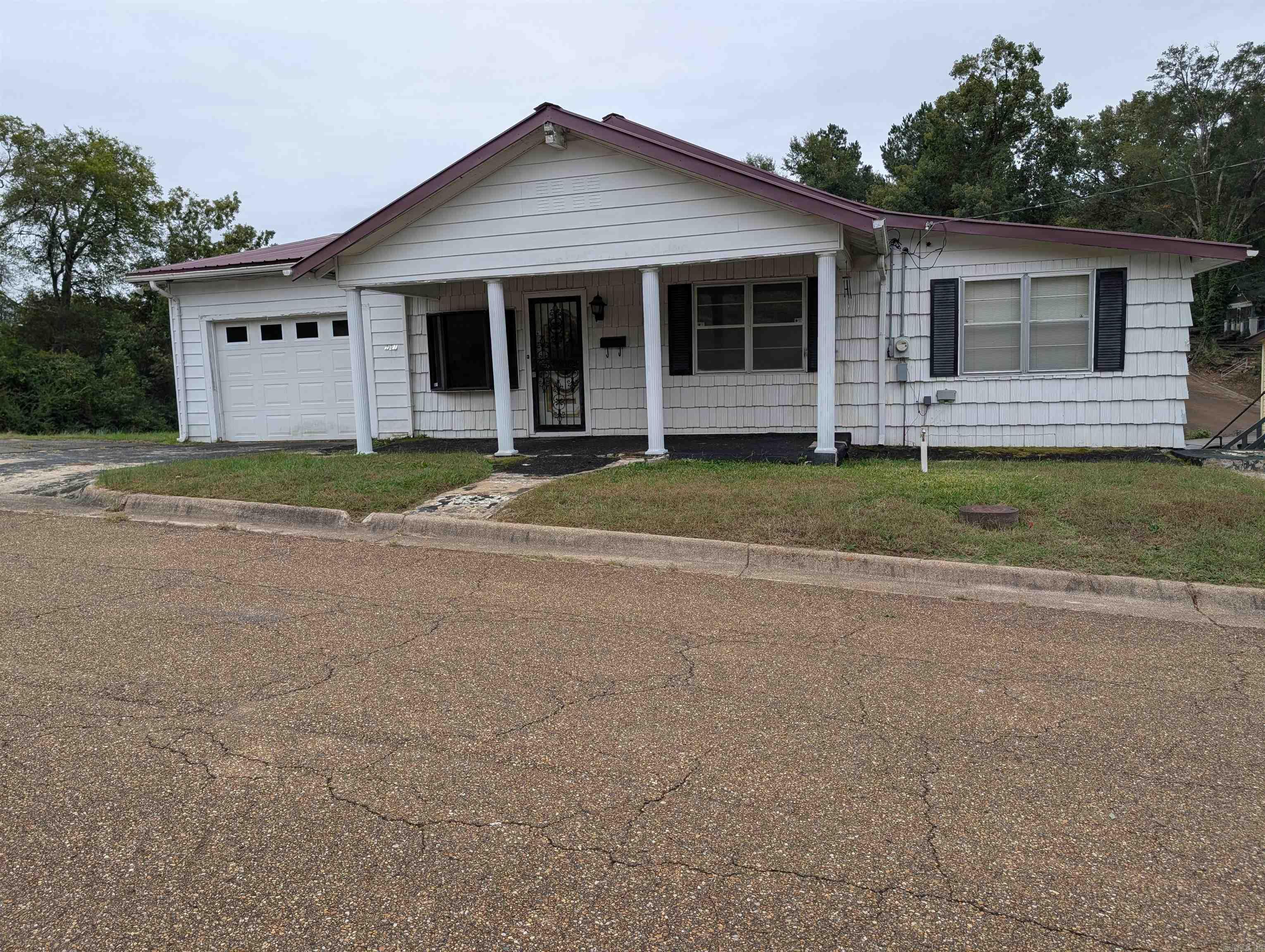 141 Hildreth Property Photo 1