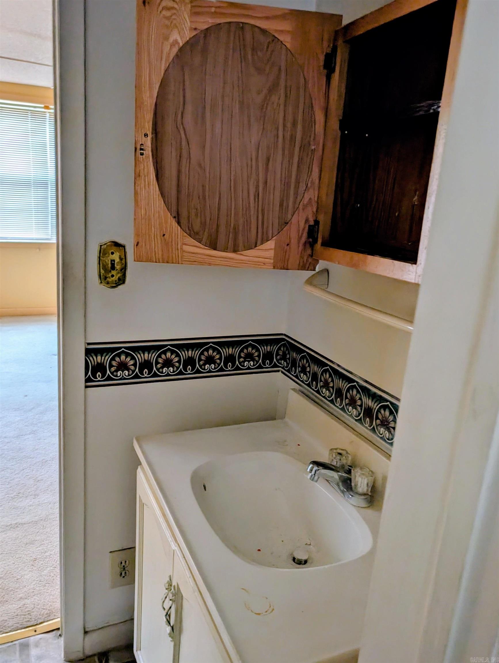 141 Hildreth Property Photo 6