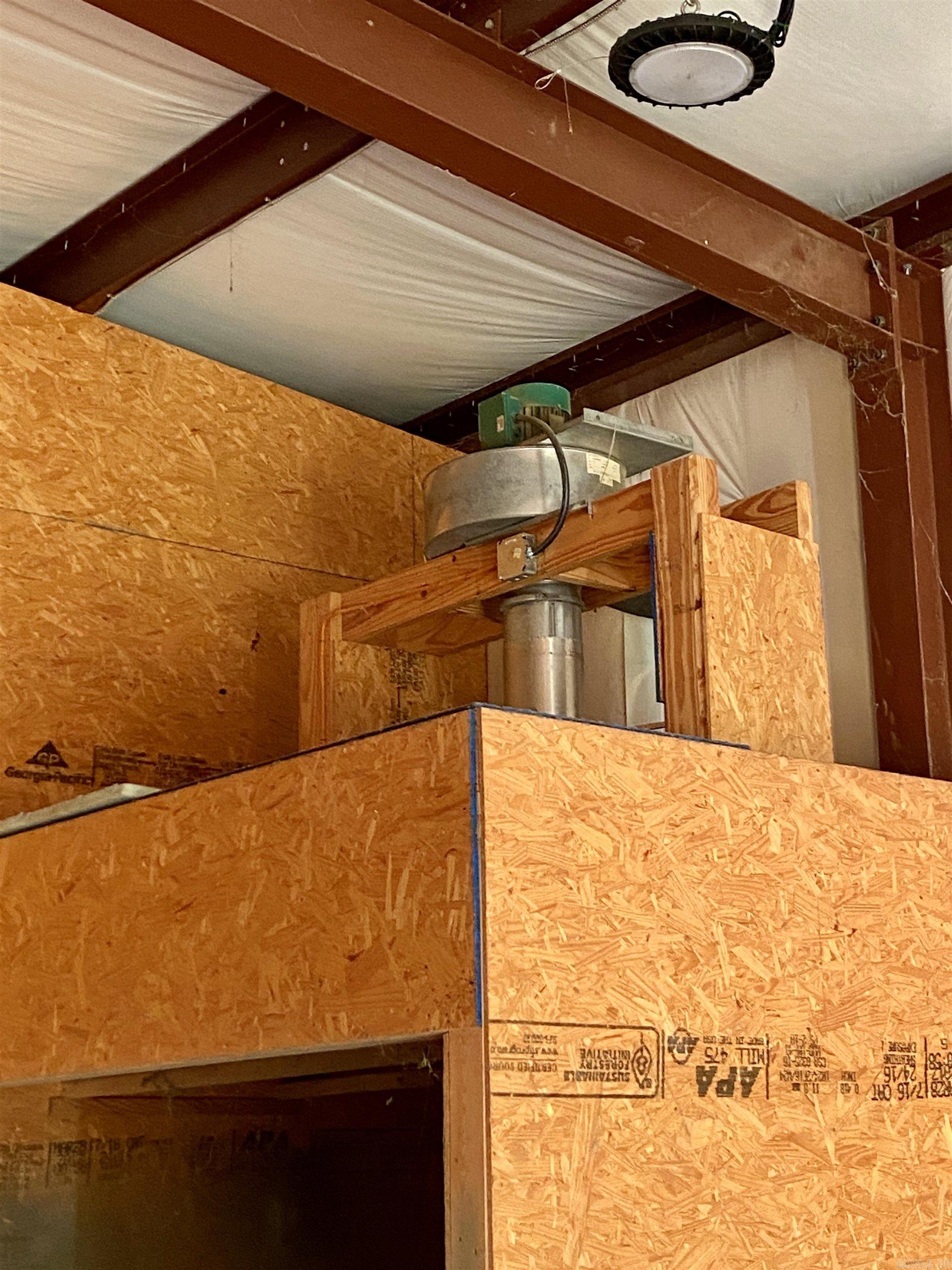 1413 E Main Street (#13 & 16 & 17 Hanger) Property Photo 34