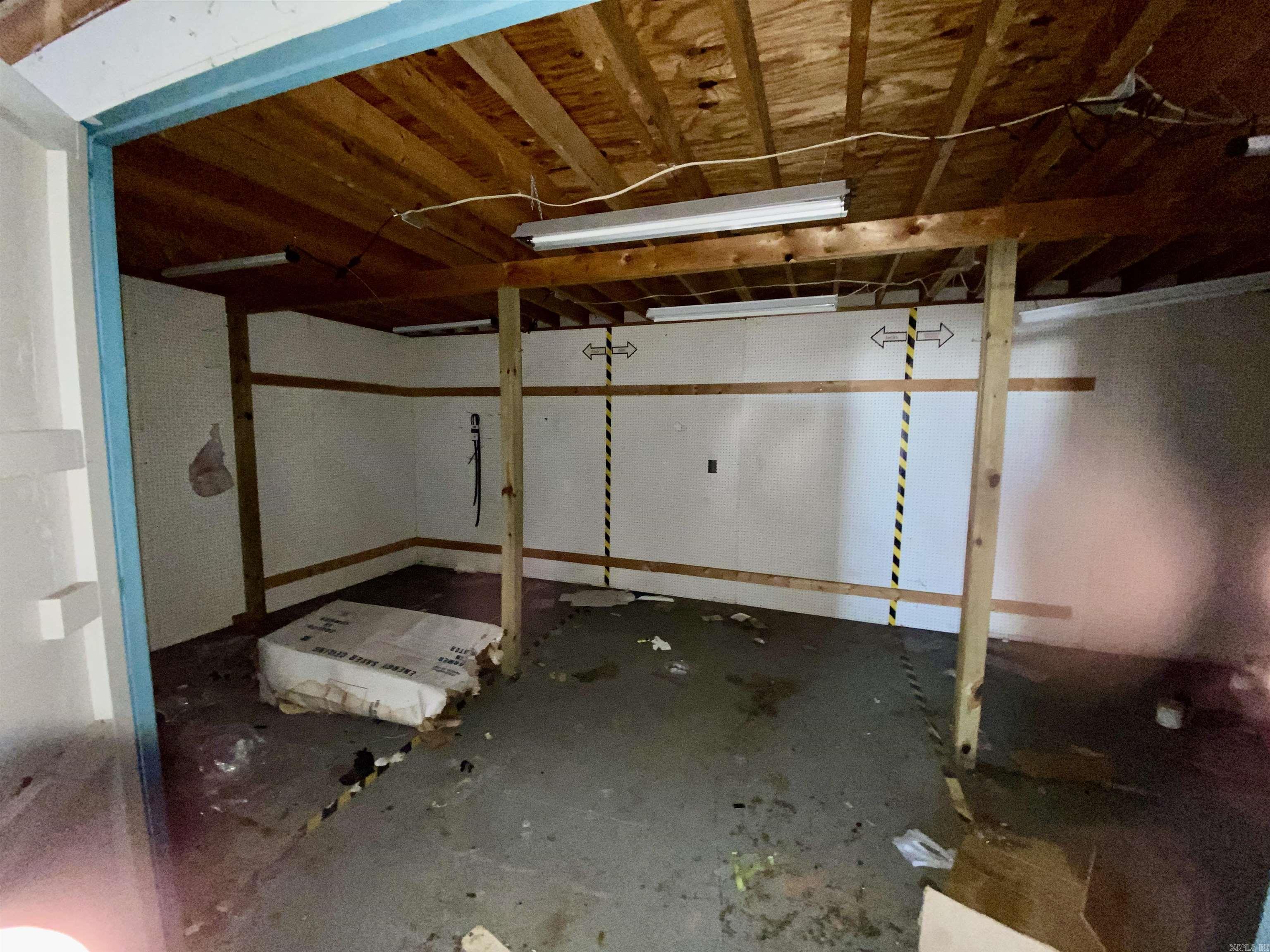 1413 E Main Street (#13 & 16 & 17 Hanger) Property Photo 40