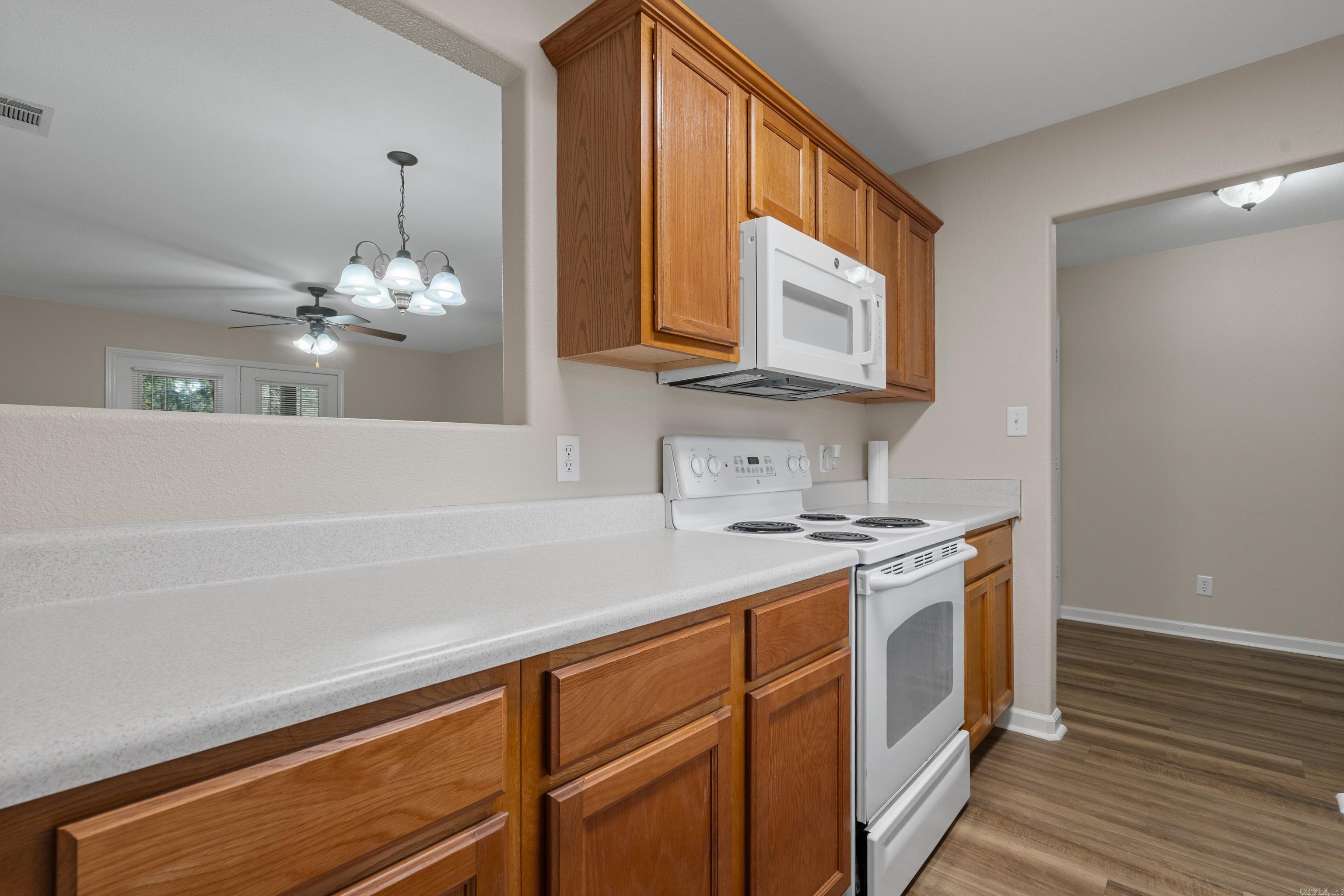 1100 Woodlawn 63 Property Photo 6