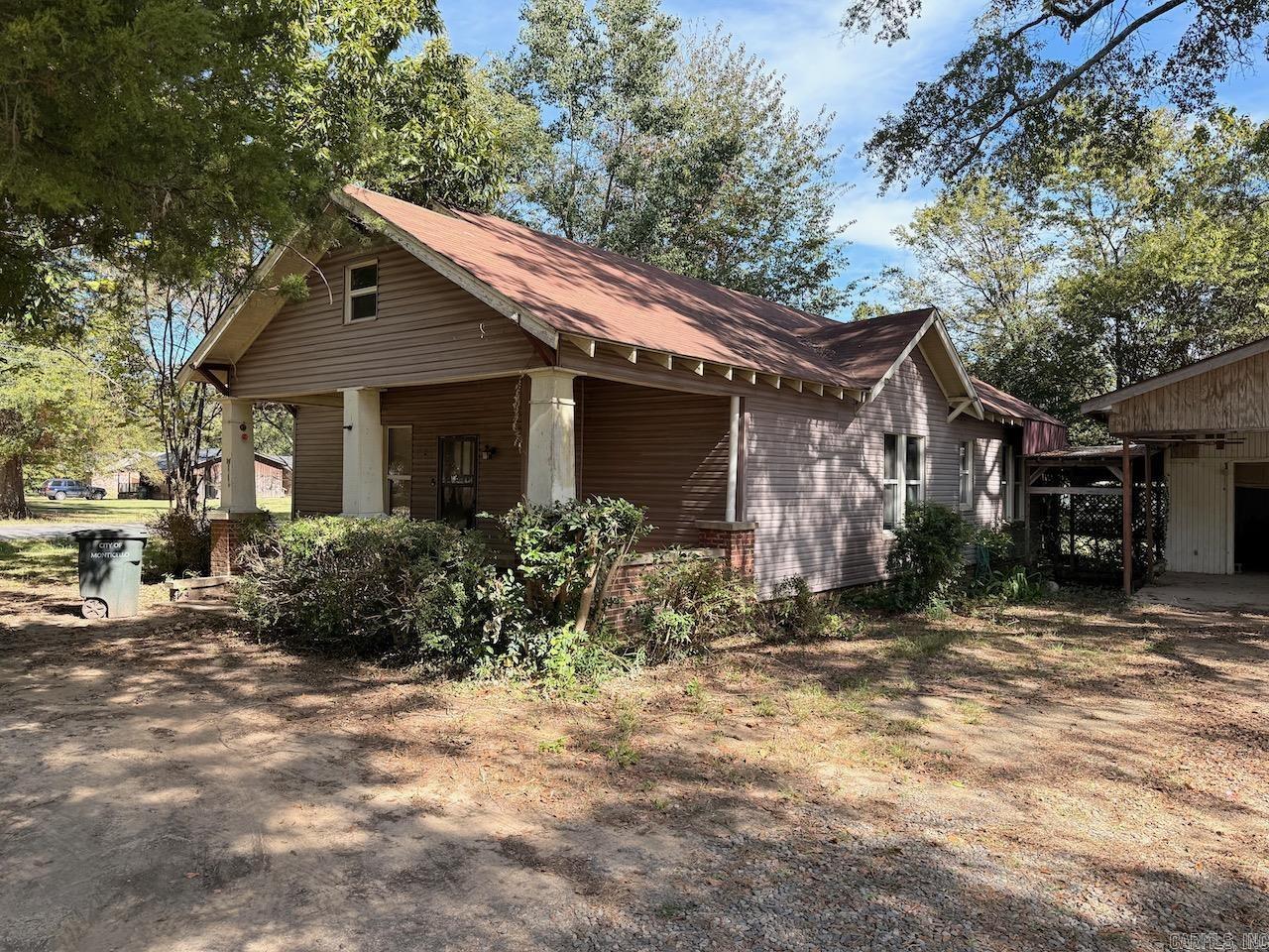 1130 N Gabbert Property Photo 1