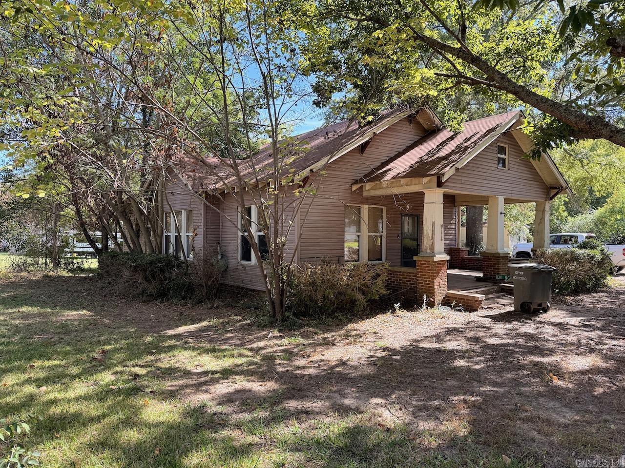 1130 N Gabbert Property Photo 2