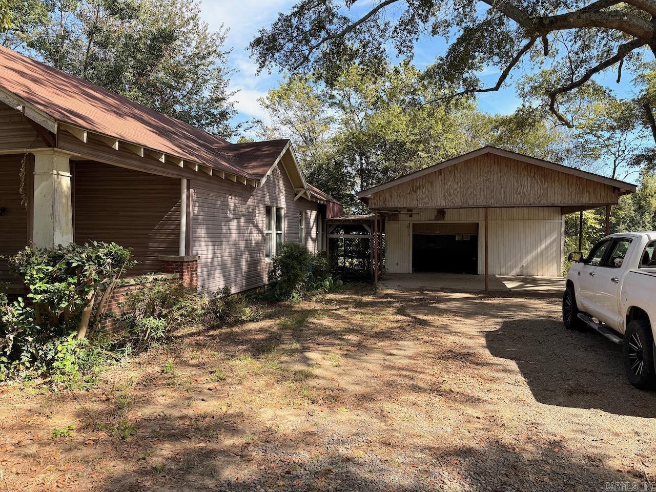1130 N Gabbert Property Photo 3