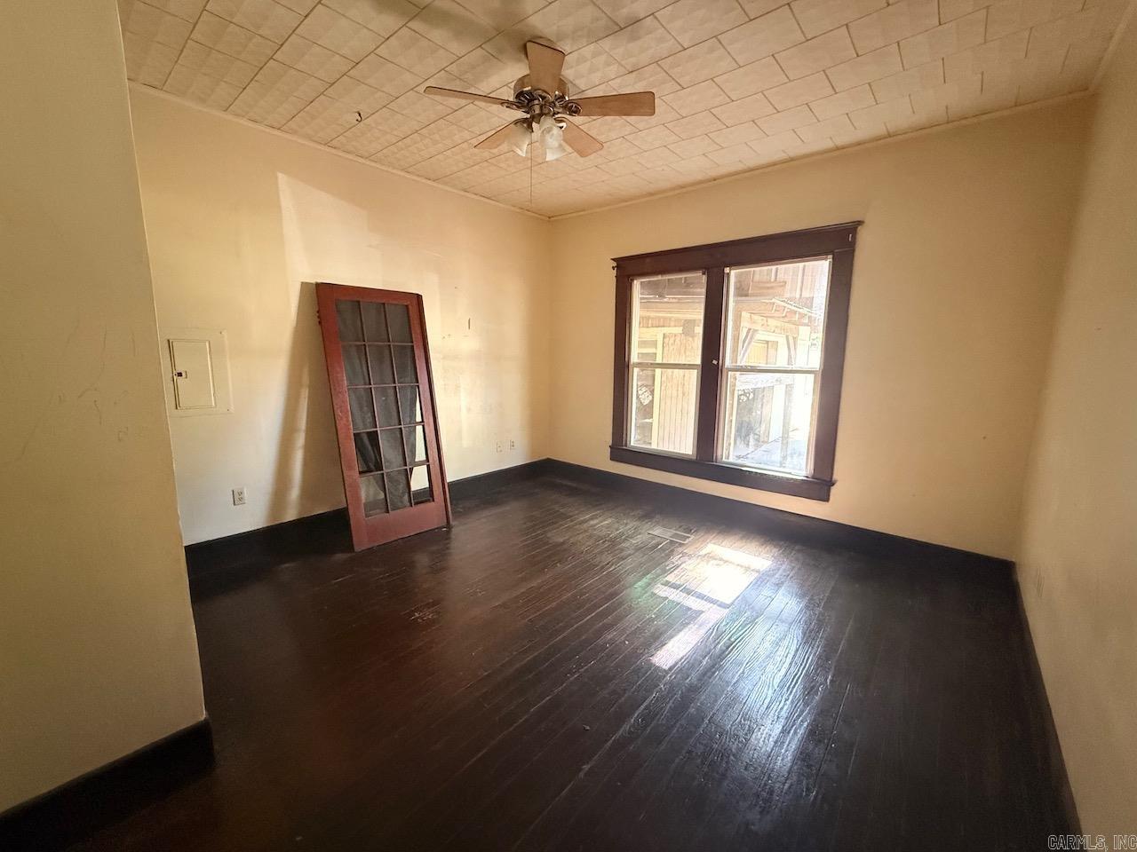 1130 N Gabbert Property Photo 4