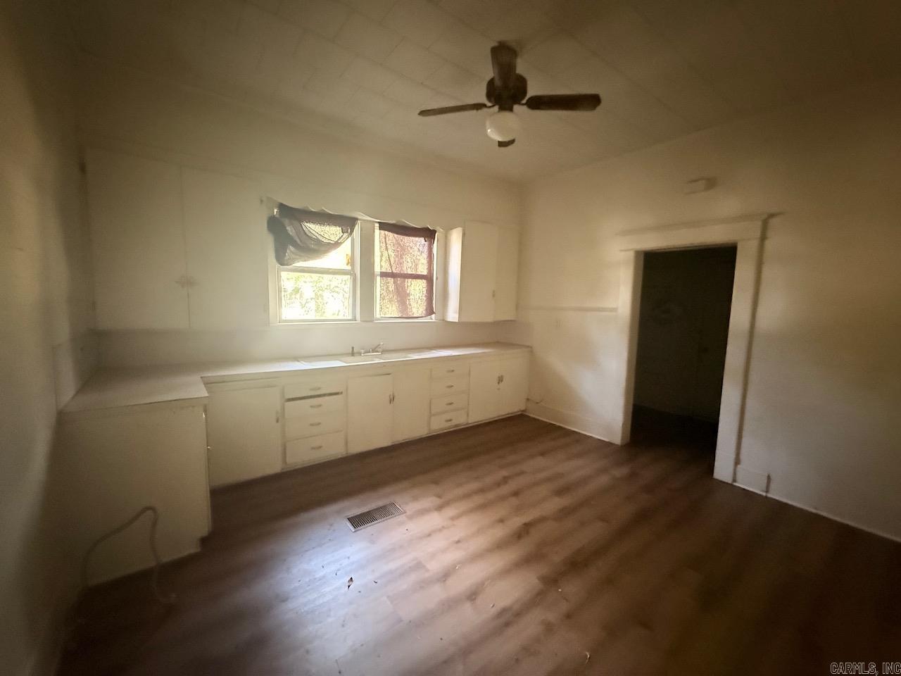 1130 N Gabbert Property Photo 6