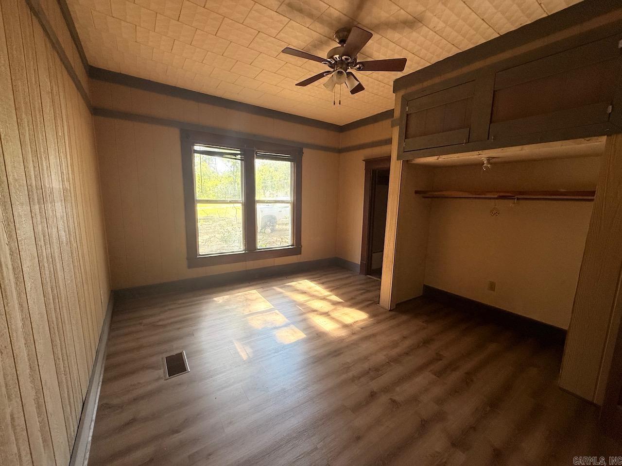 1130 N Gabbert Property Photo 7