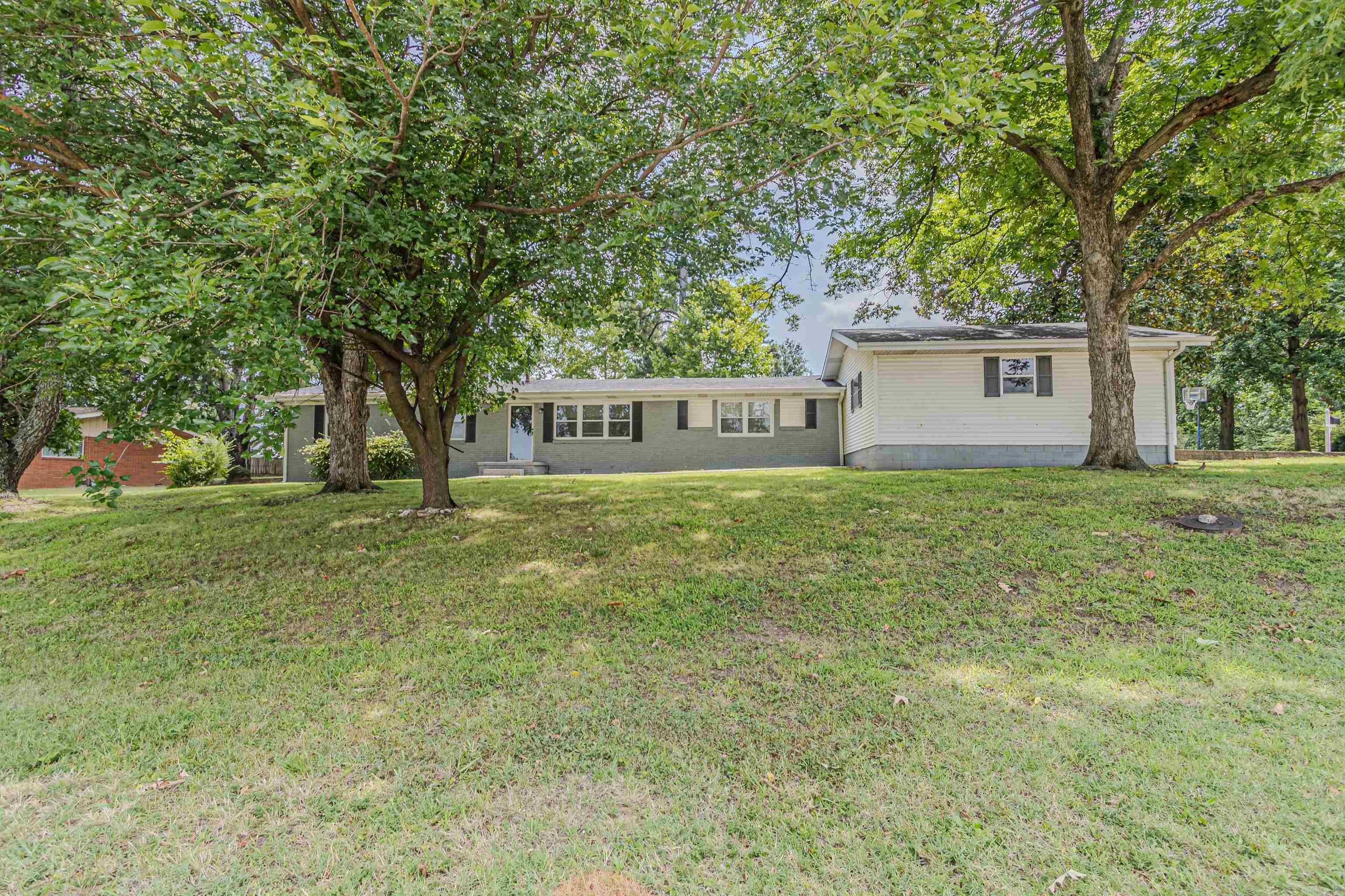 4908 W Kingshighway Property Photo 2