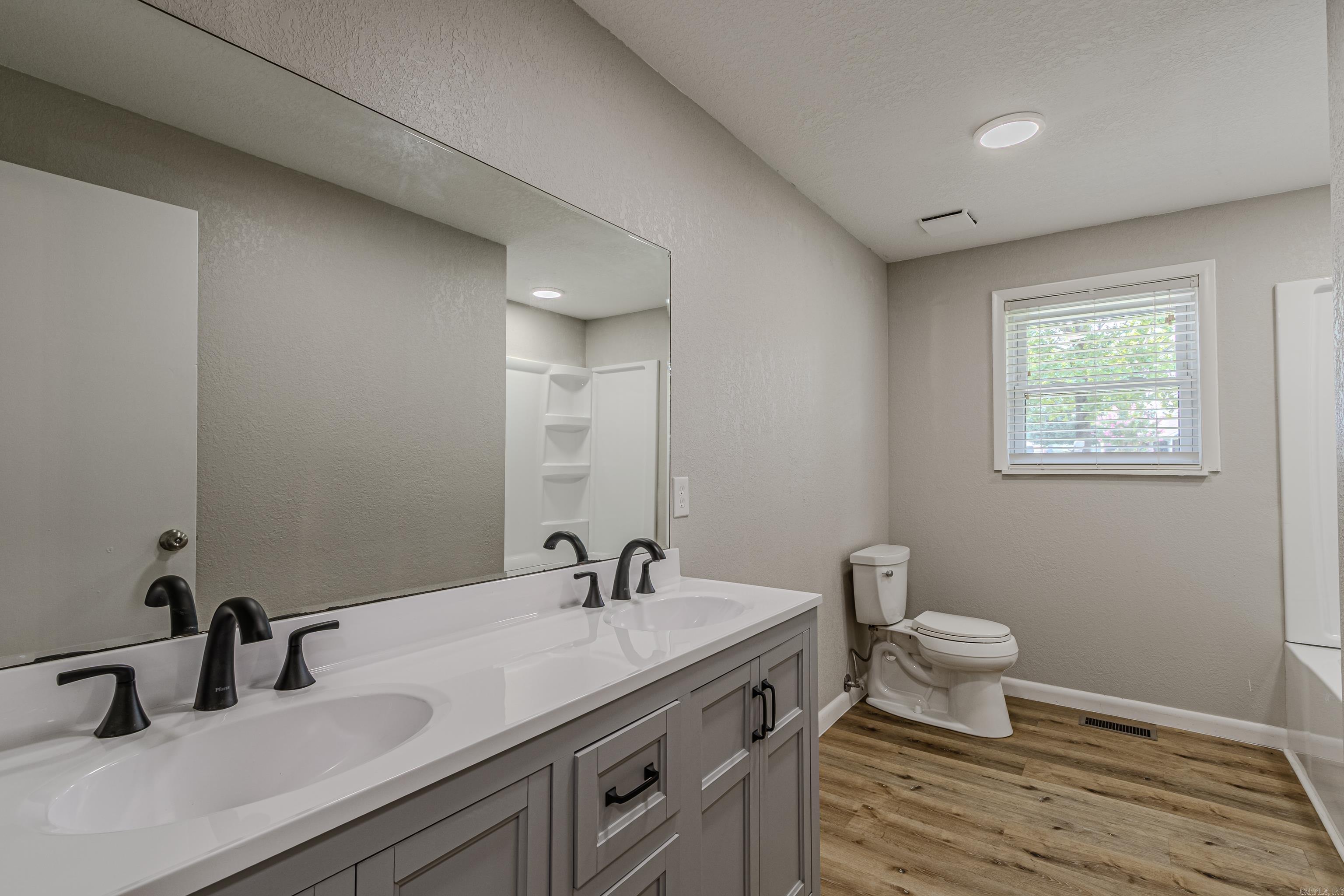 4908 W Kingshighway Property Photo 8
