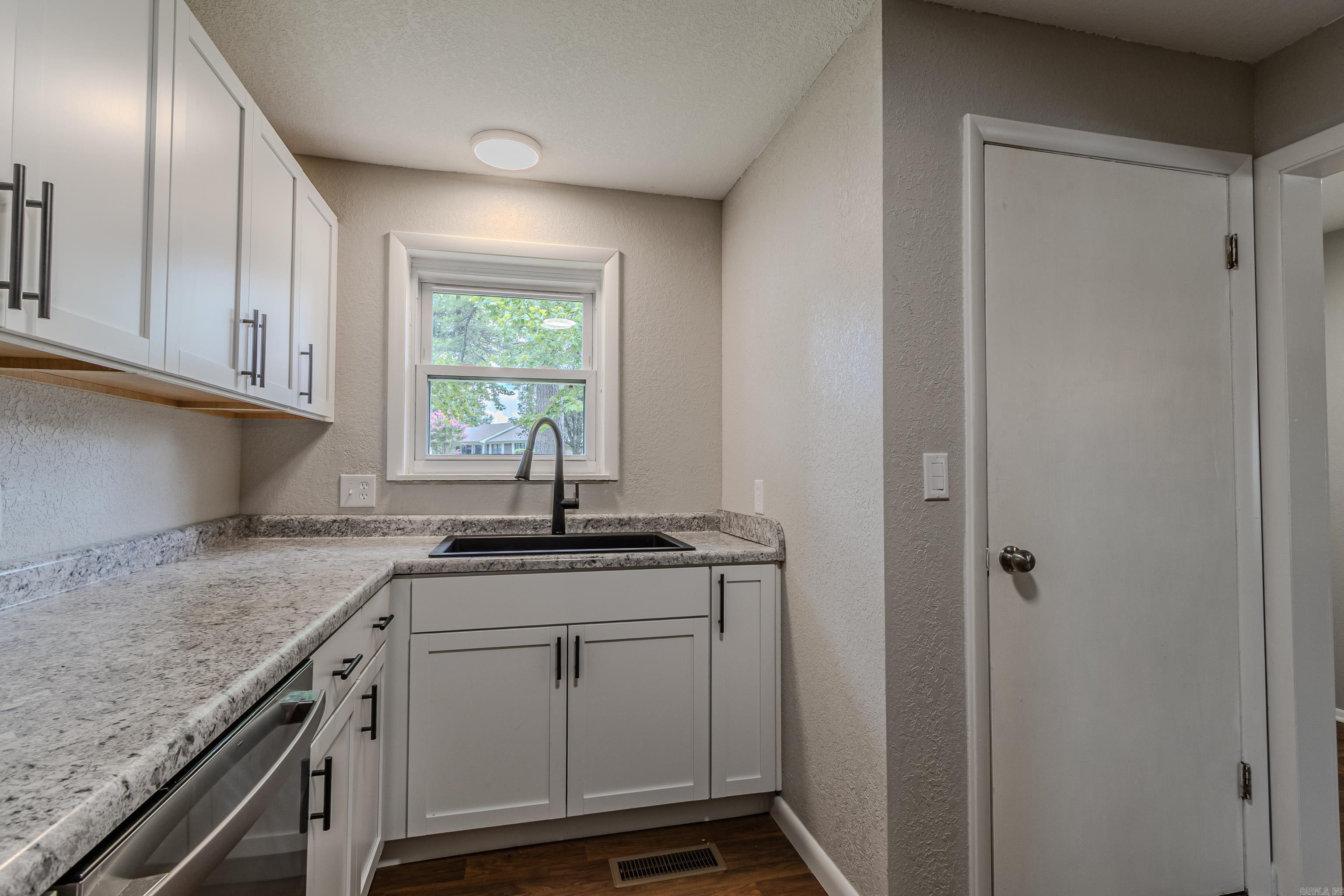 4908 W Kingshighway Property Photo 13