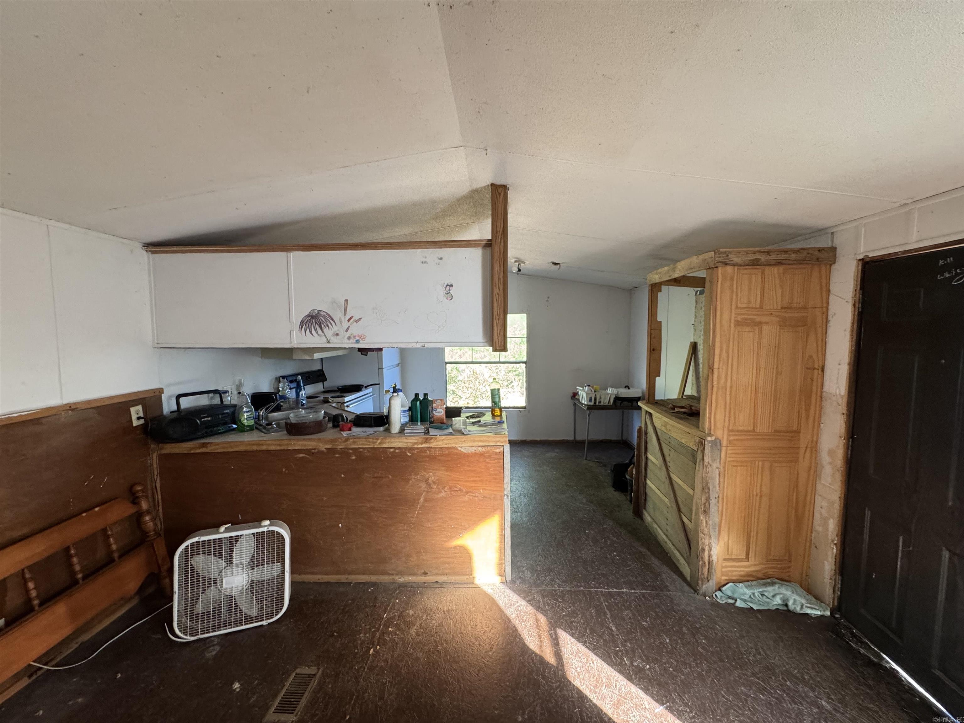 112 Breezy Lane Property Photo 17