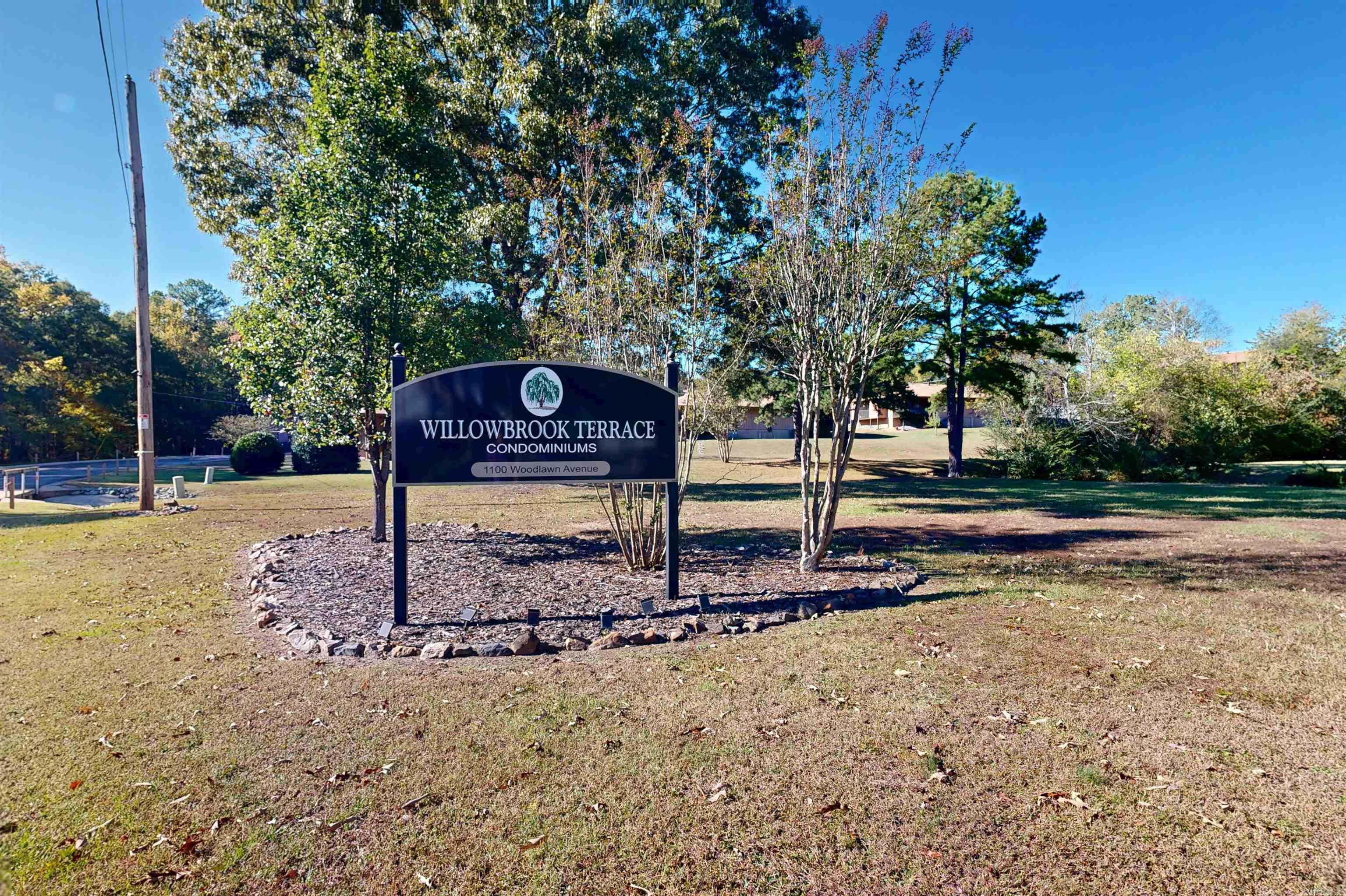 1100 Woodlawn Unit 15 Avenue 15 Property Image