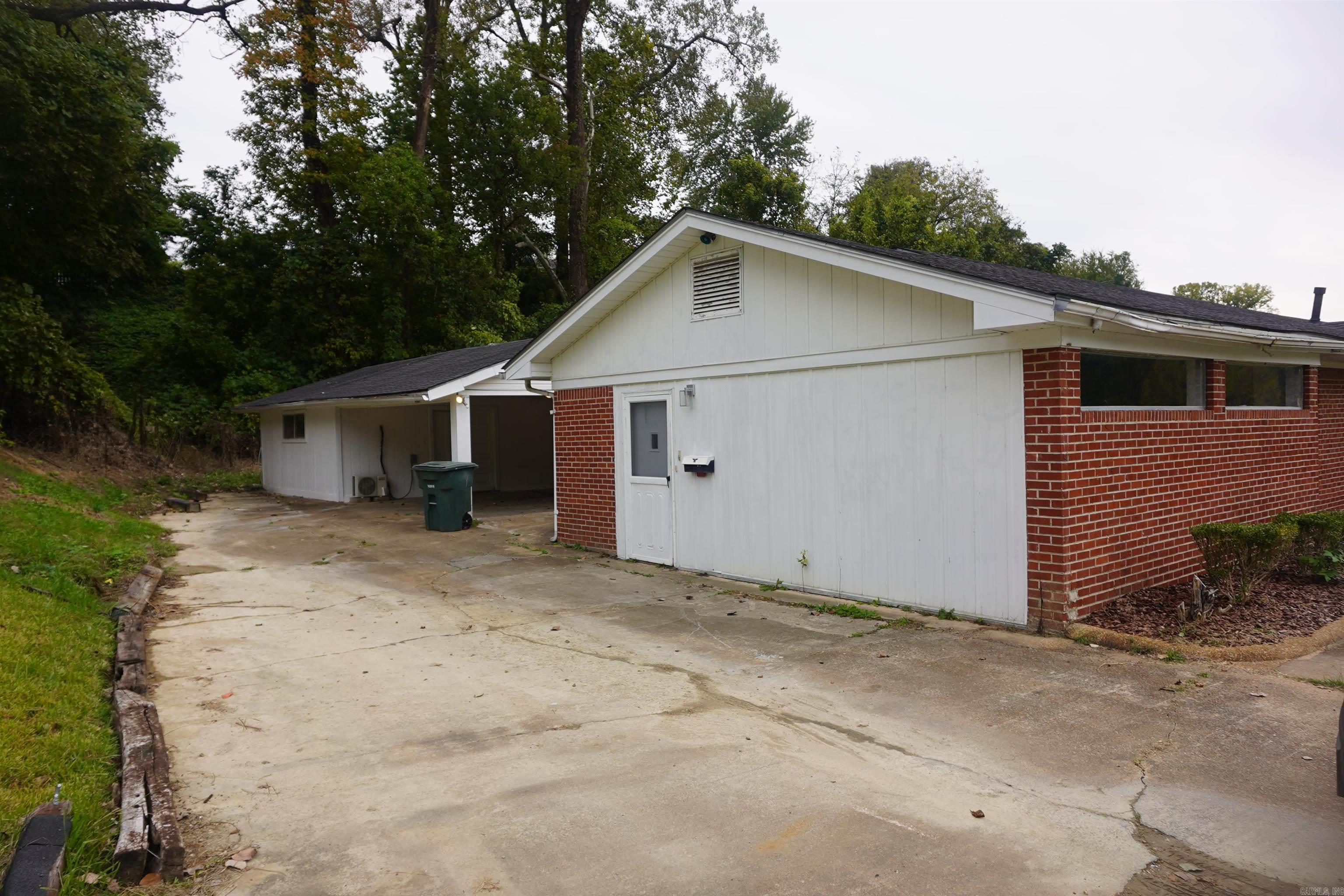 766 Liberty St Property Photo 4