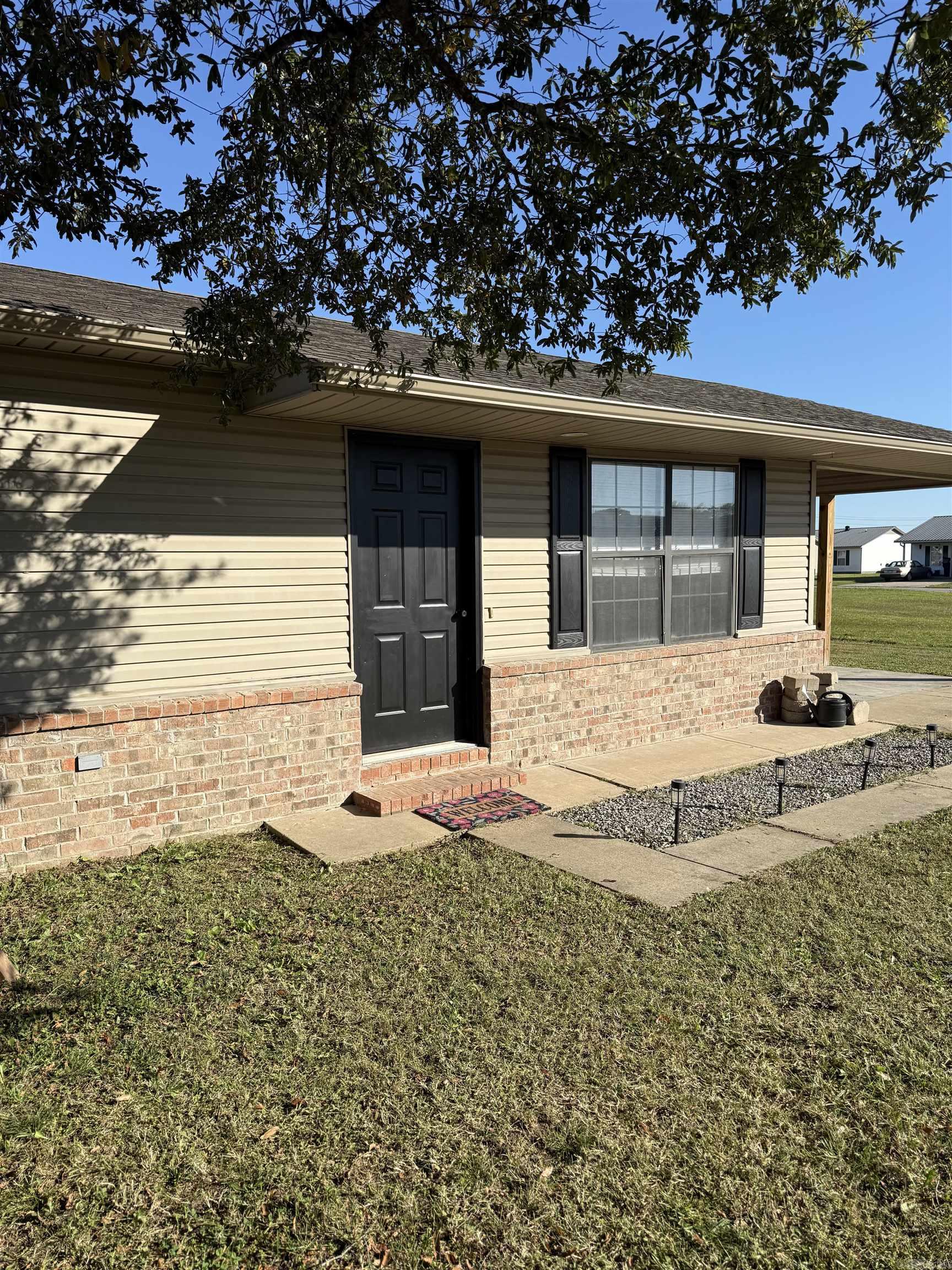 1100 E Margaret Street Property Photo 1