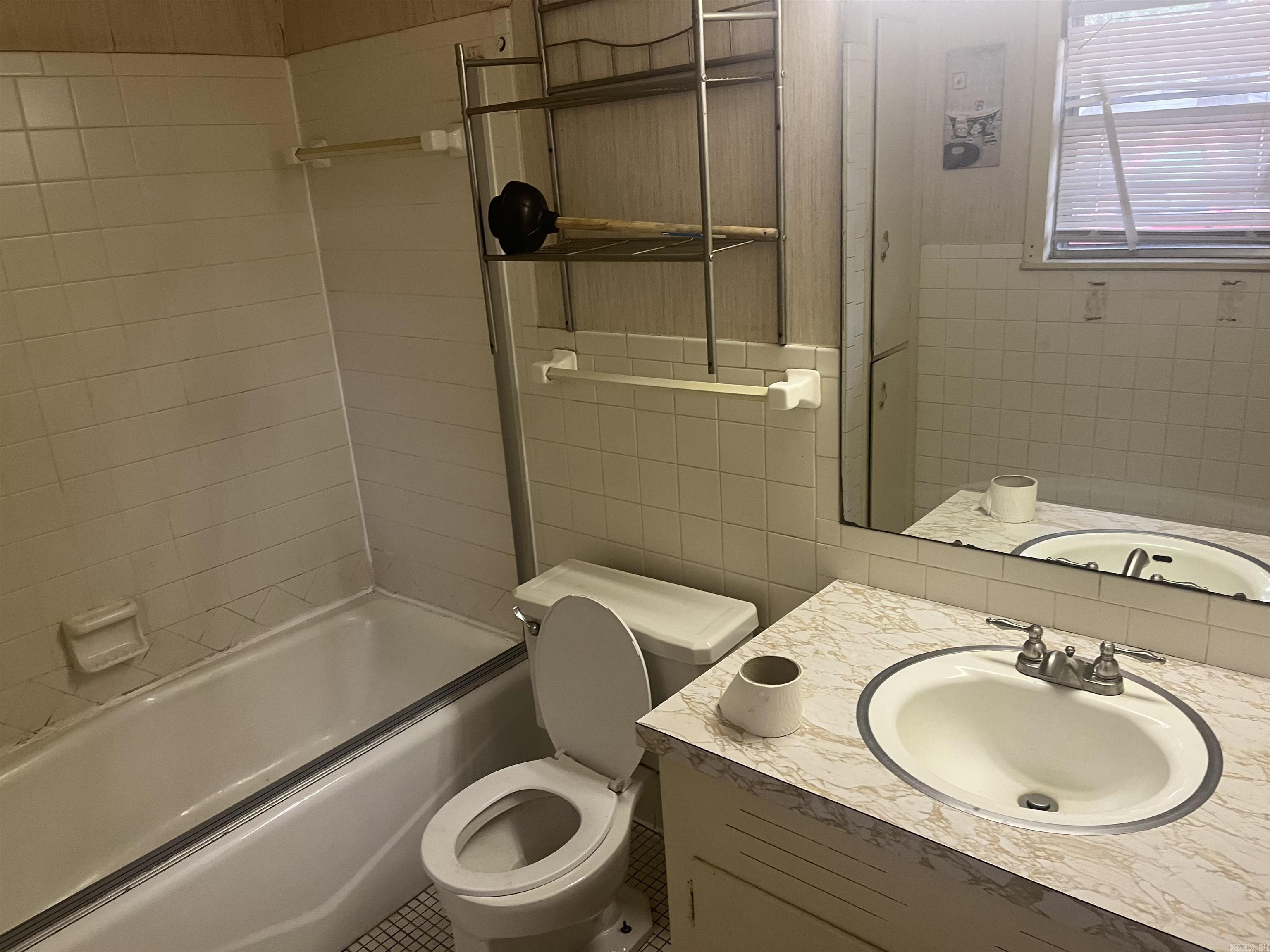 213 S May Property Photo 11