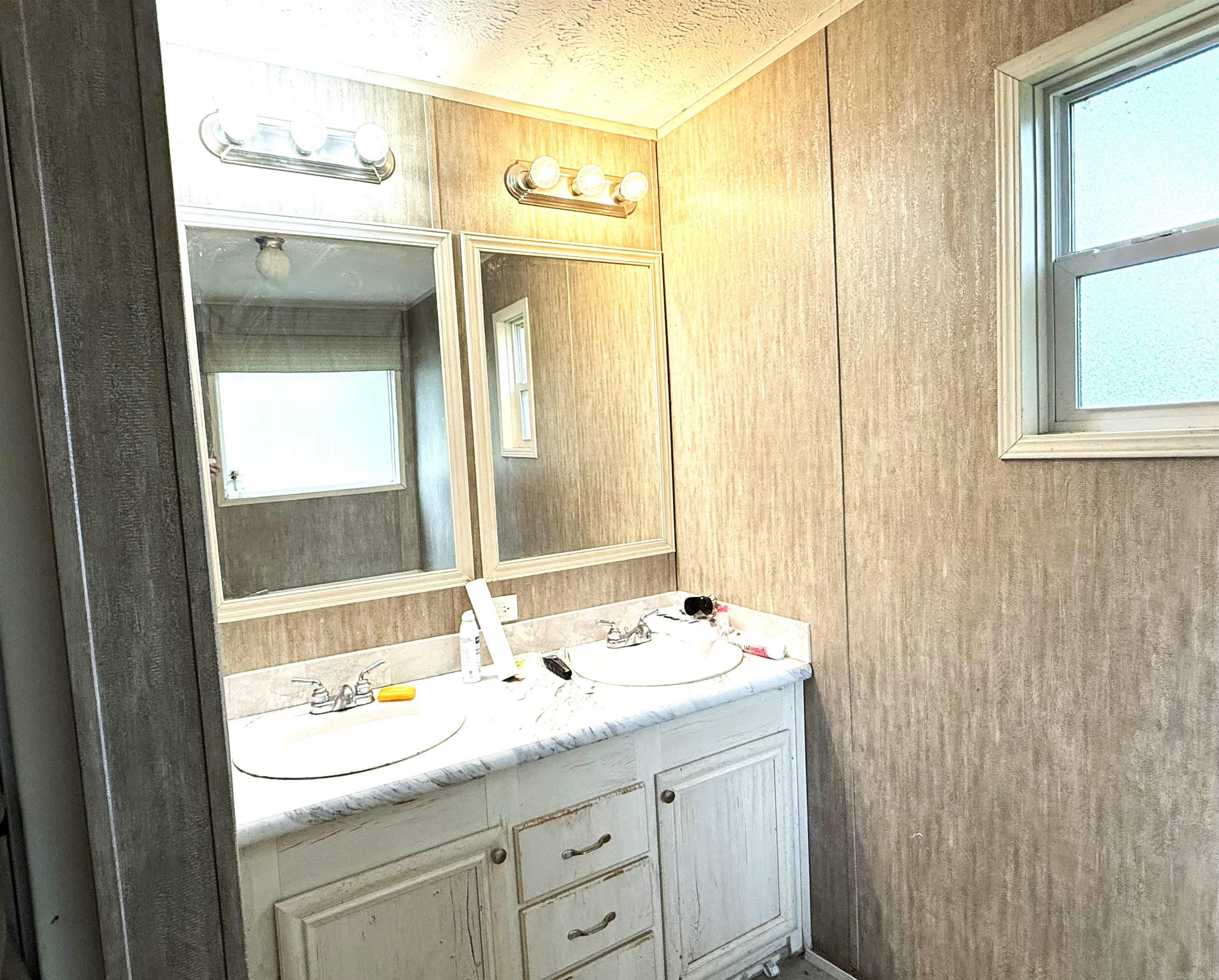 27 Hosman Lane Property Photo 3