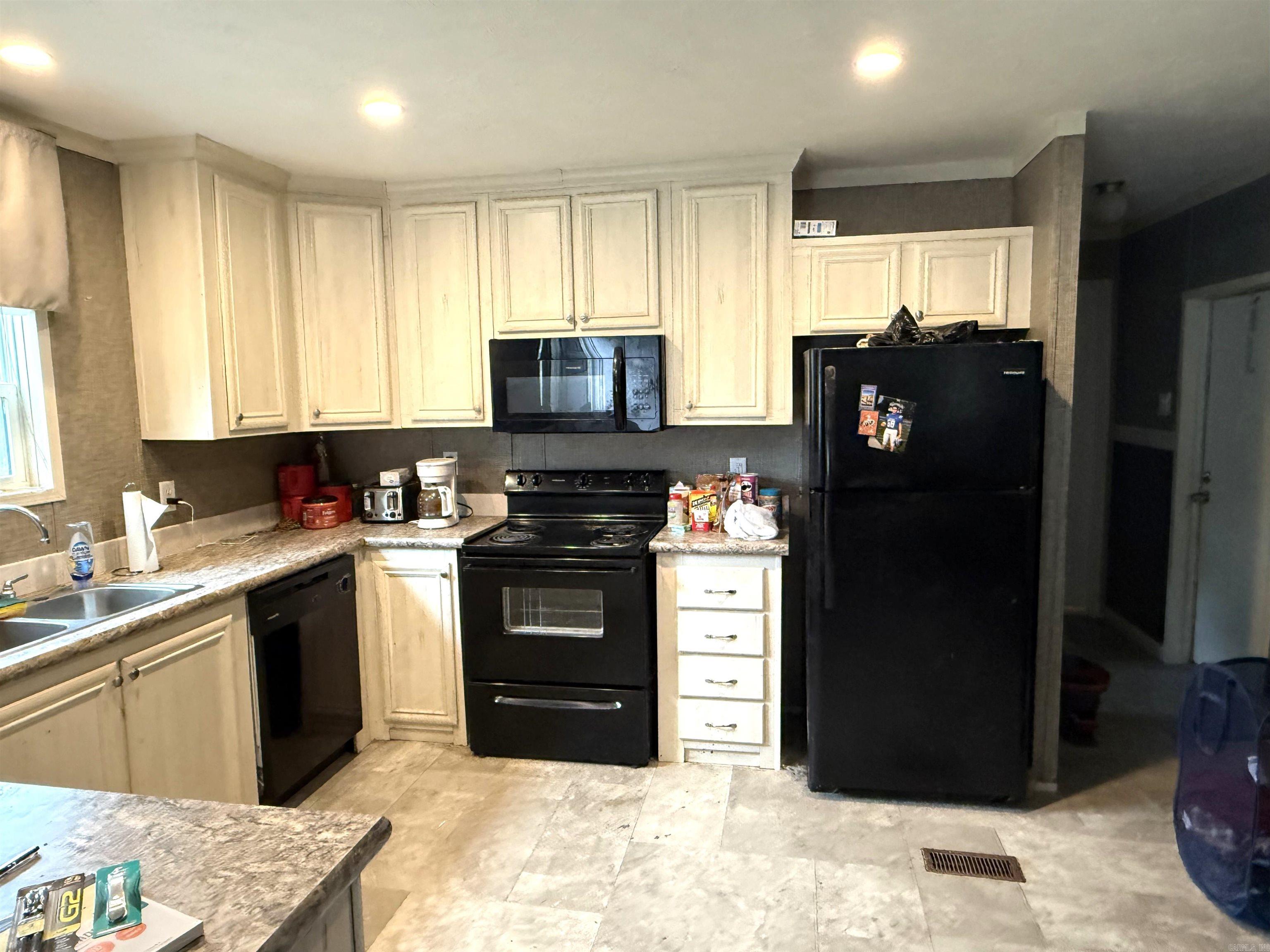 27 Hosman Lane Property Photo 7