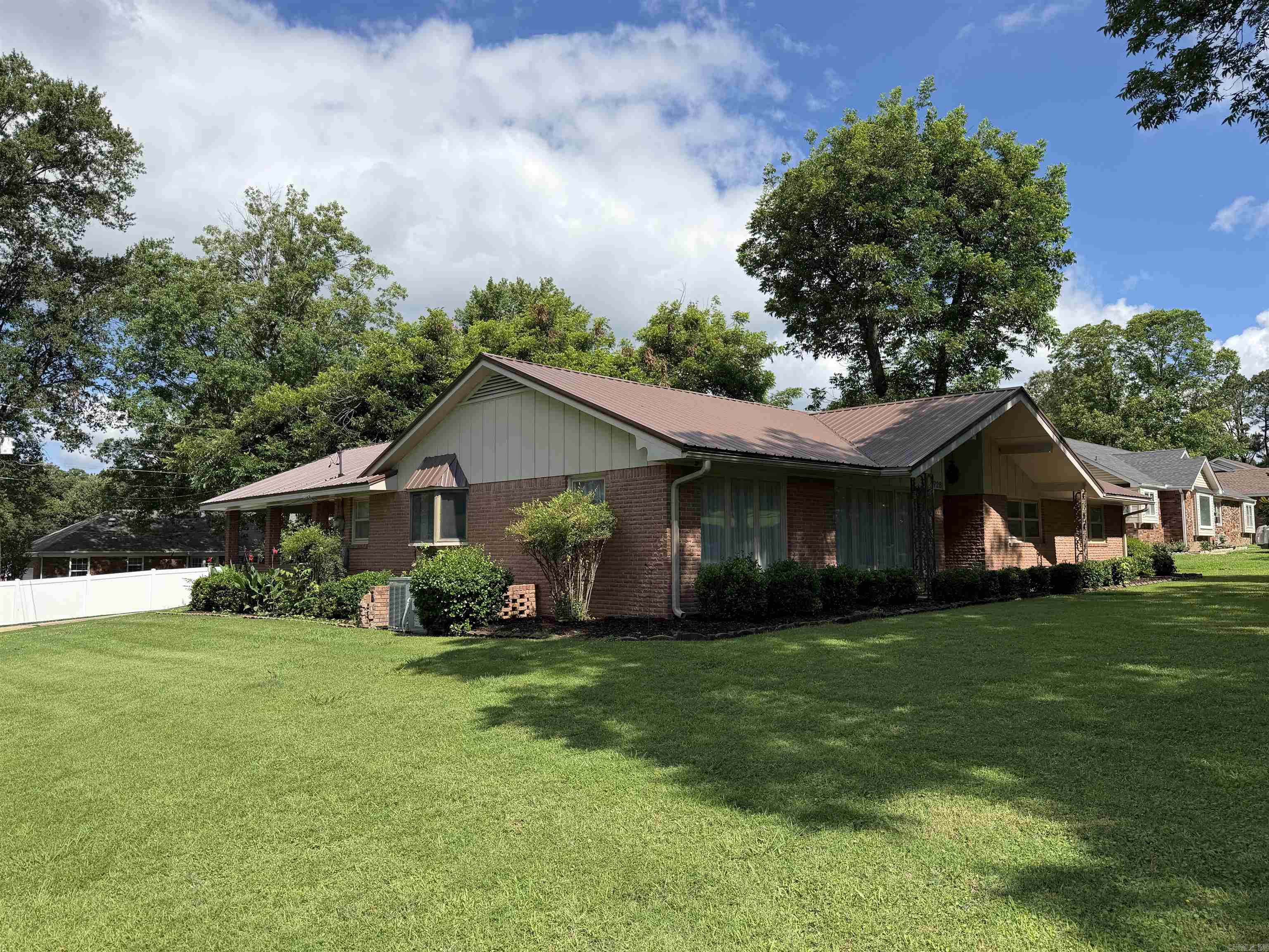 728 N 5th Avenue Property Photo 4