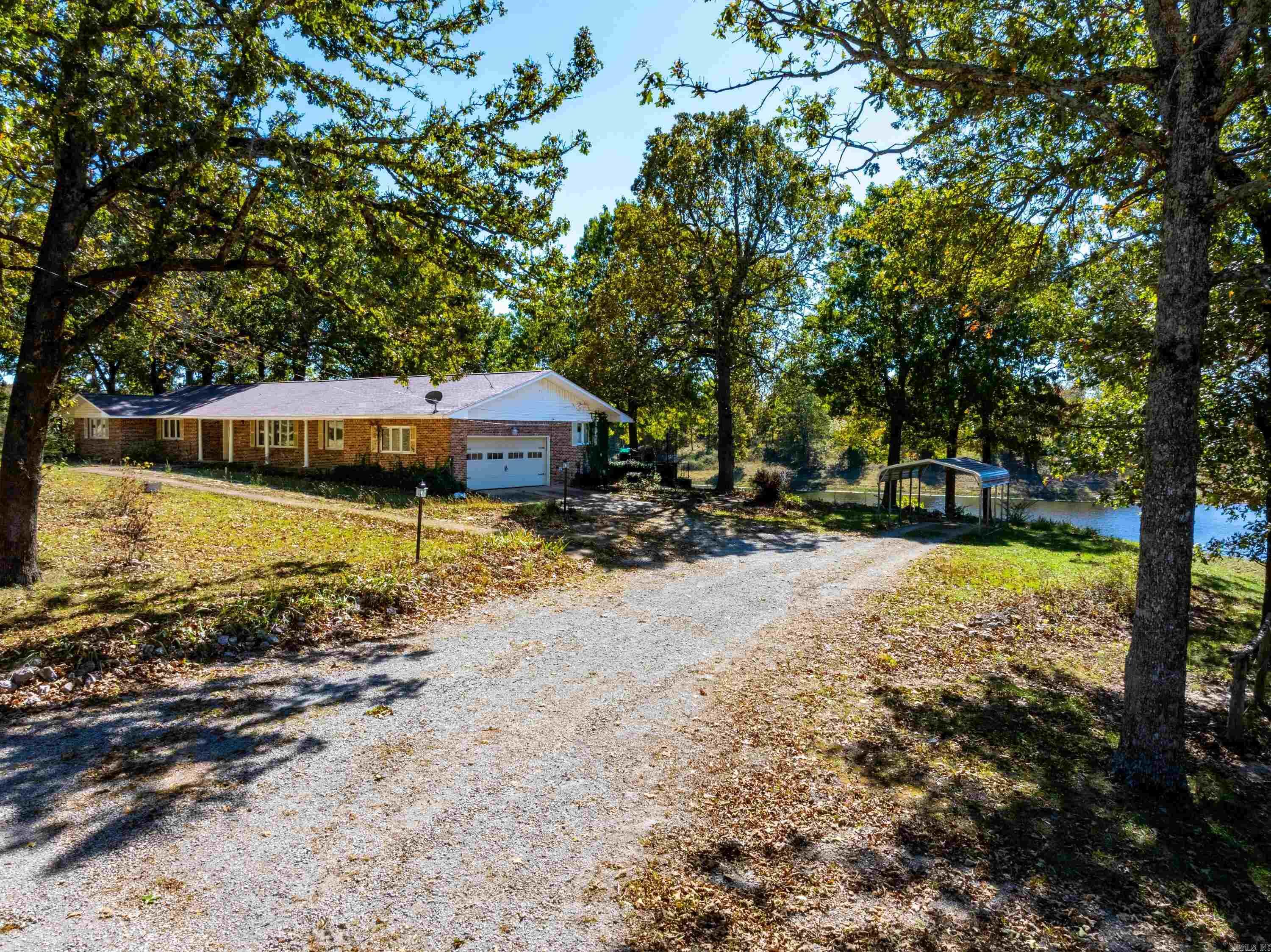 717 Green Valley Ln Property Photo 5