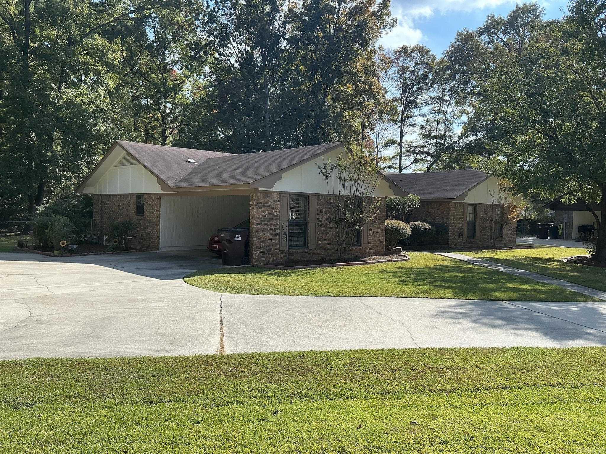 127 S Dogwood Property Photo 4