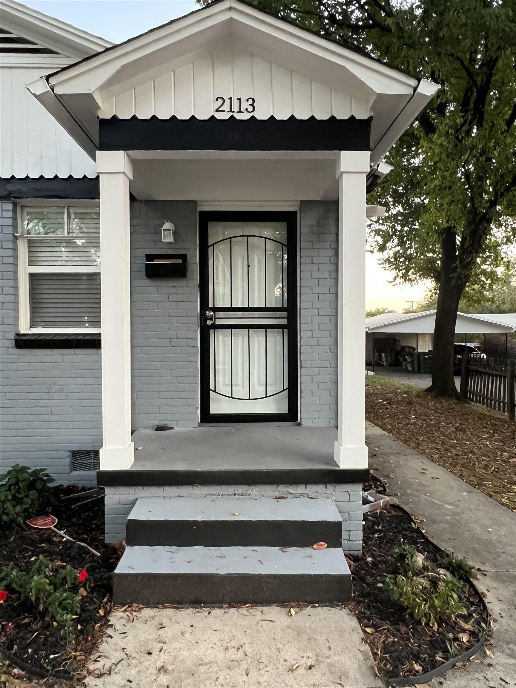 2113 19th Street Property Photo 2