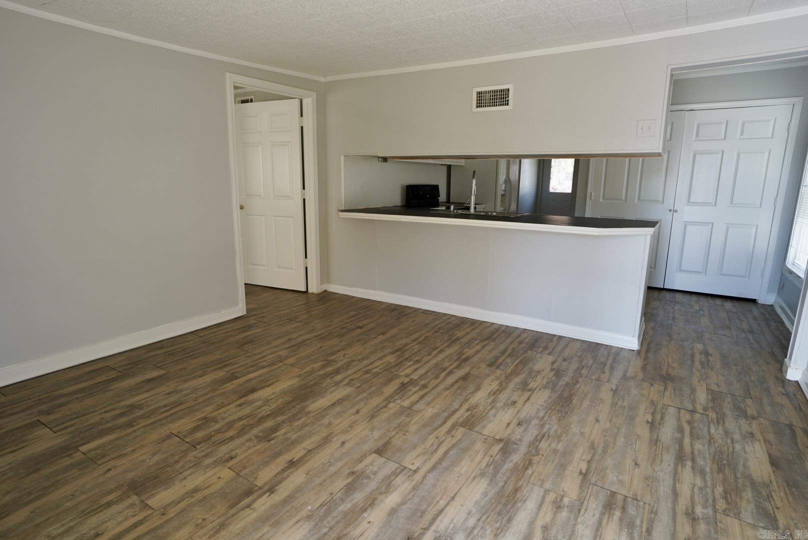 309 Roosevelt Cir Property Photo 4