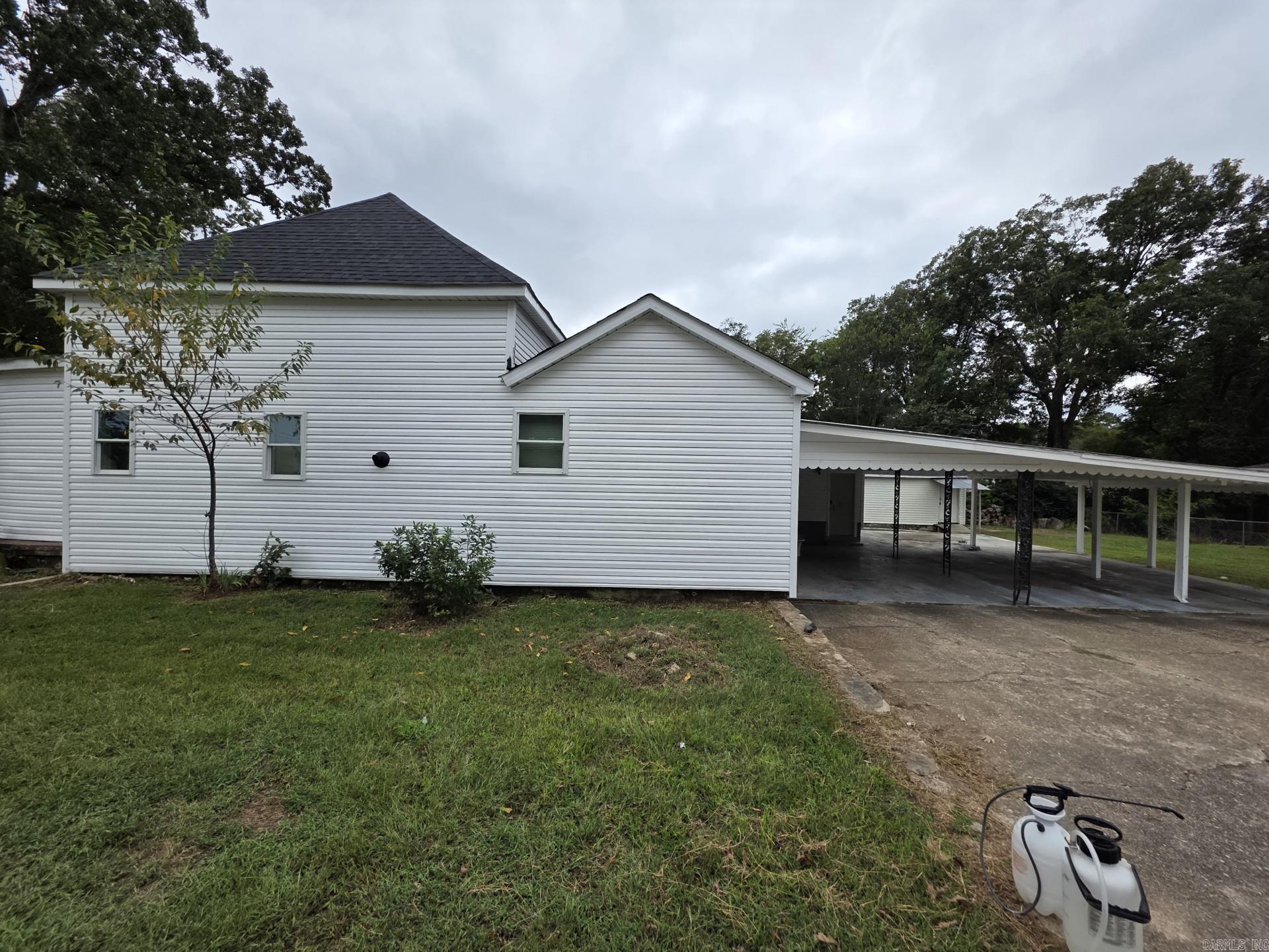 400 Clark Street Property Photo 6