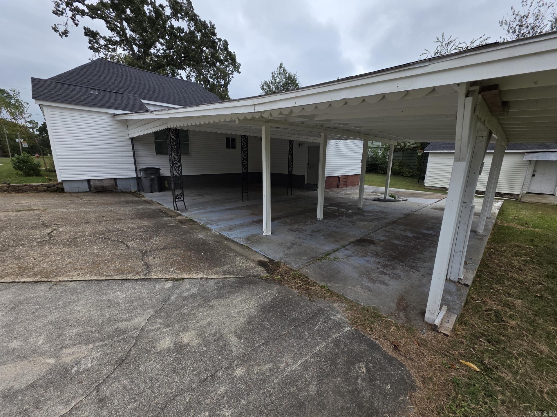400 Clark Street Property Photo 7