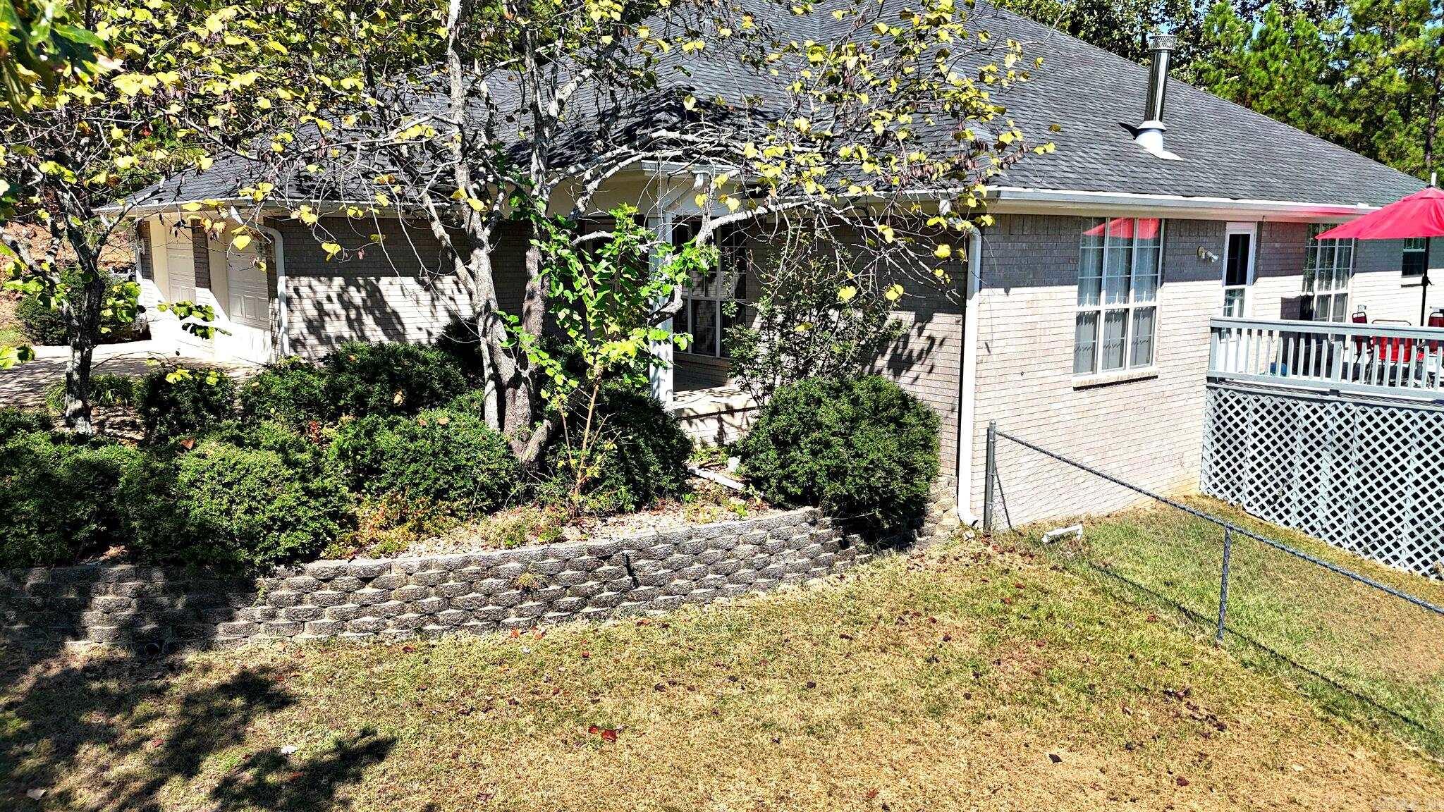 105 Dogwood Property Photo 1