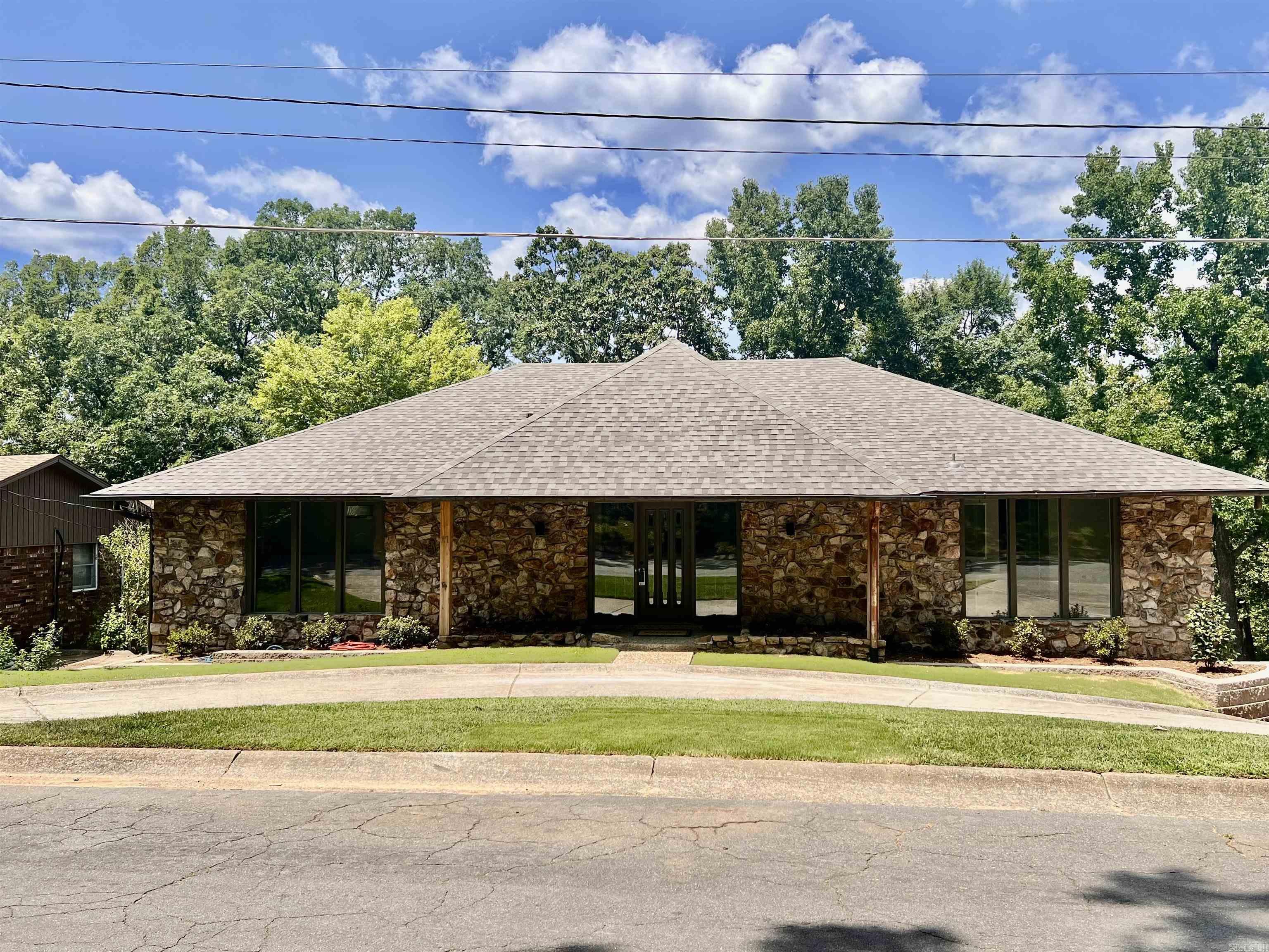 21 E Lake Drive Property Photo 2