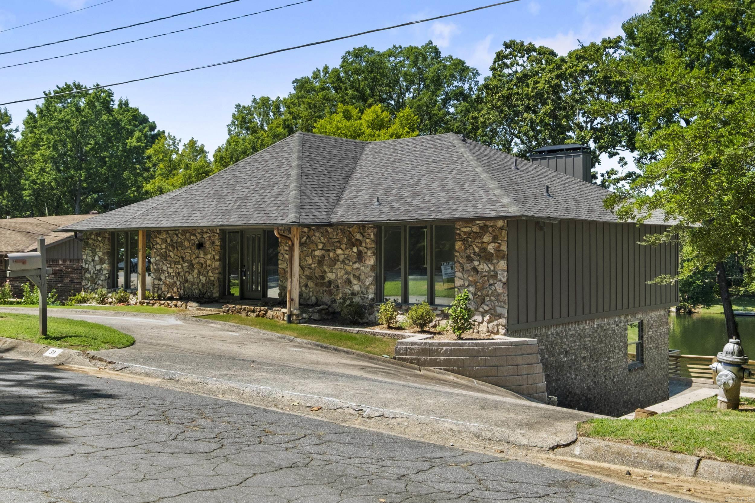 21 E Lake Drive Property Photo 3