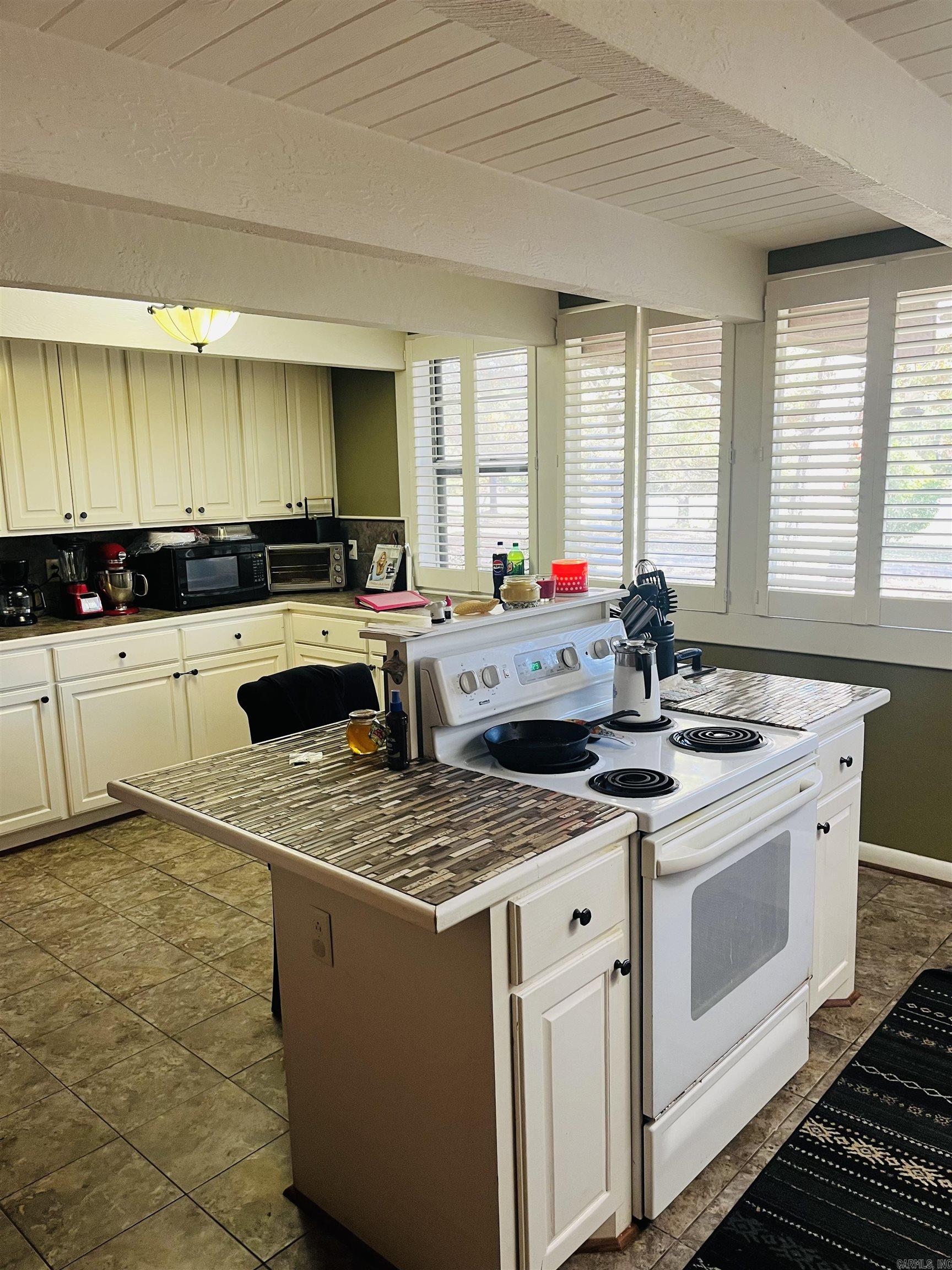 2215 S 425 Highway Property Photo 5