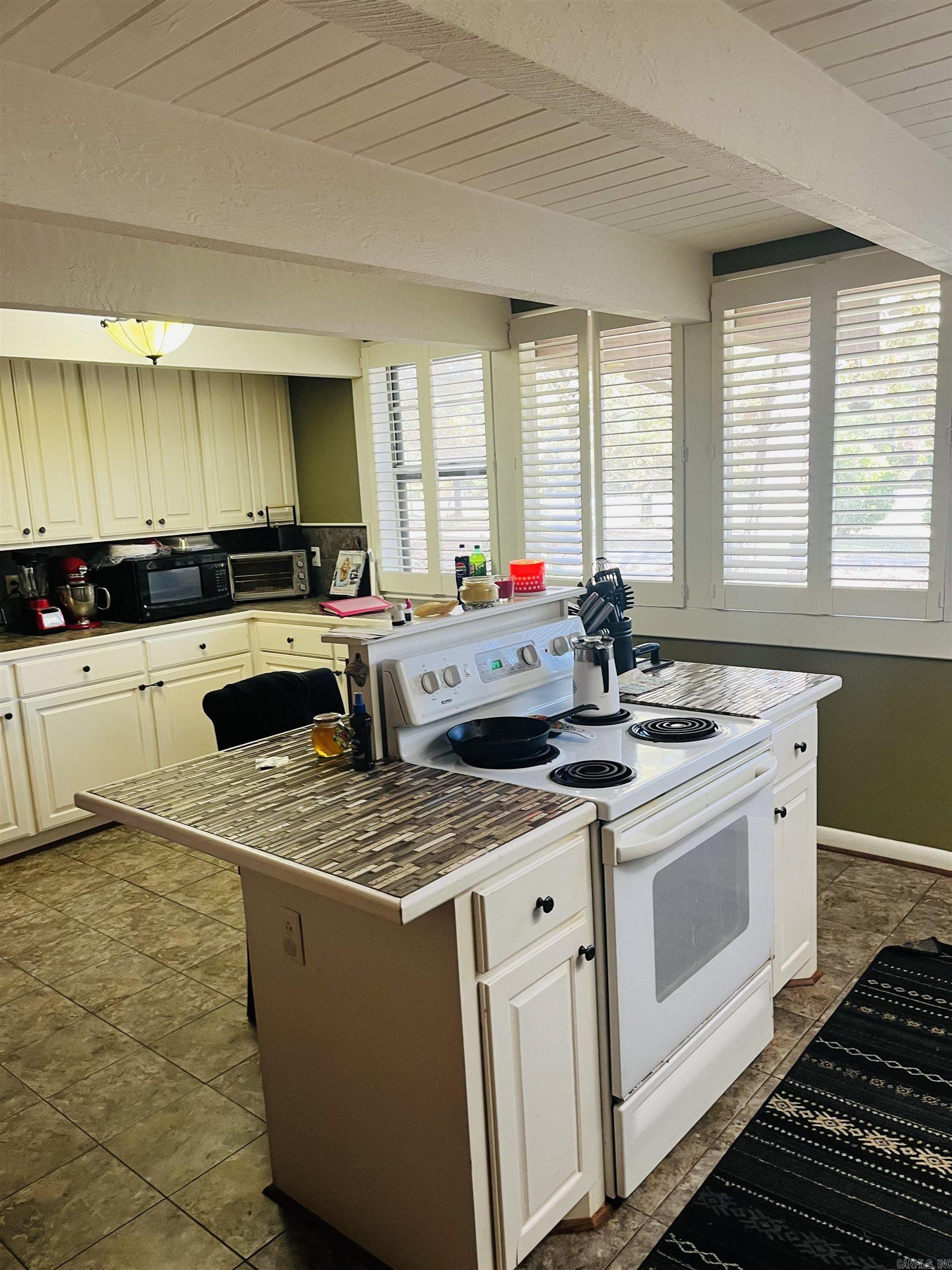 2215 S 425 Highway Property Photo 6
