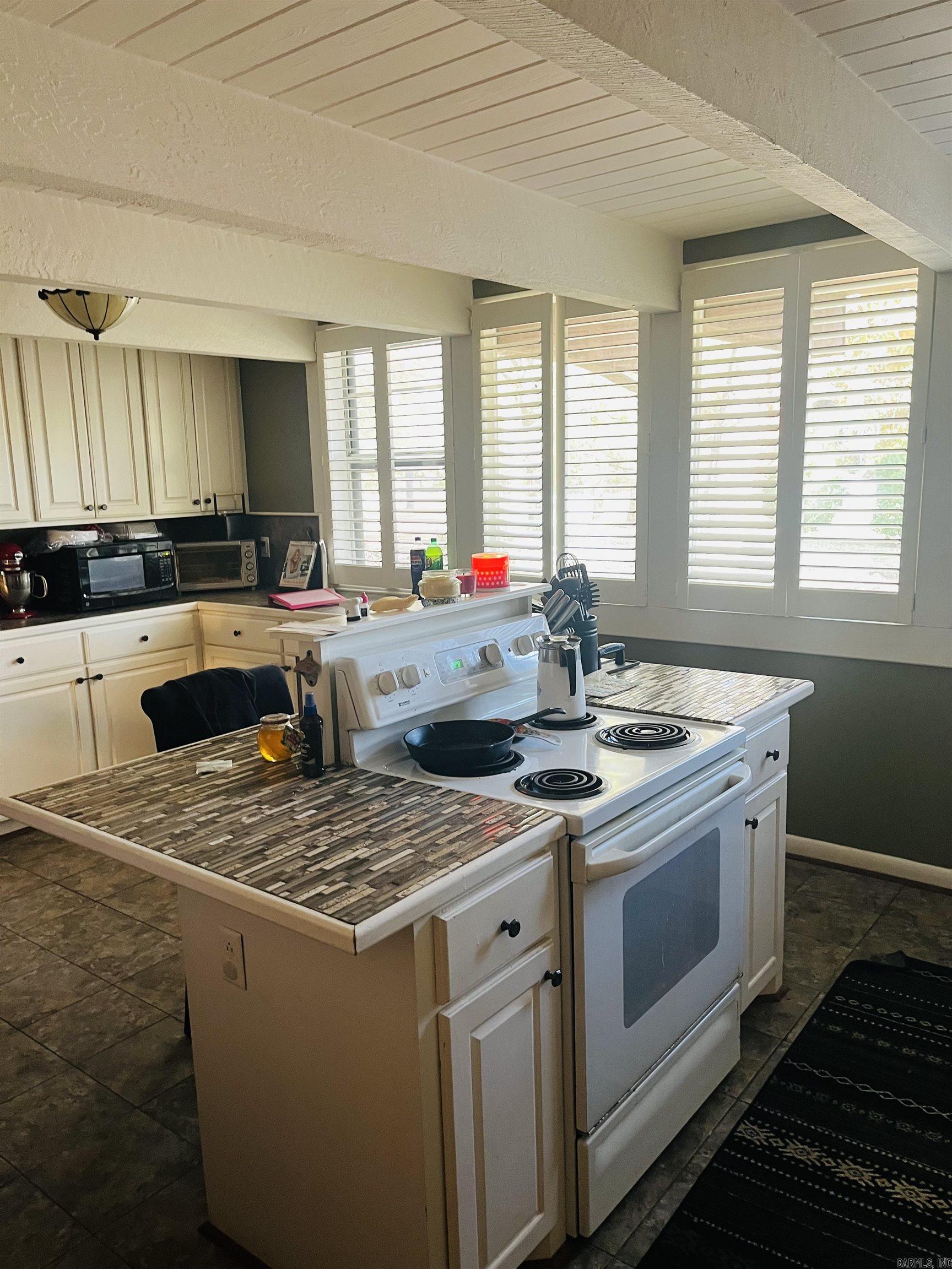 2215 S 425 Highway Property Photo 7