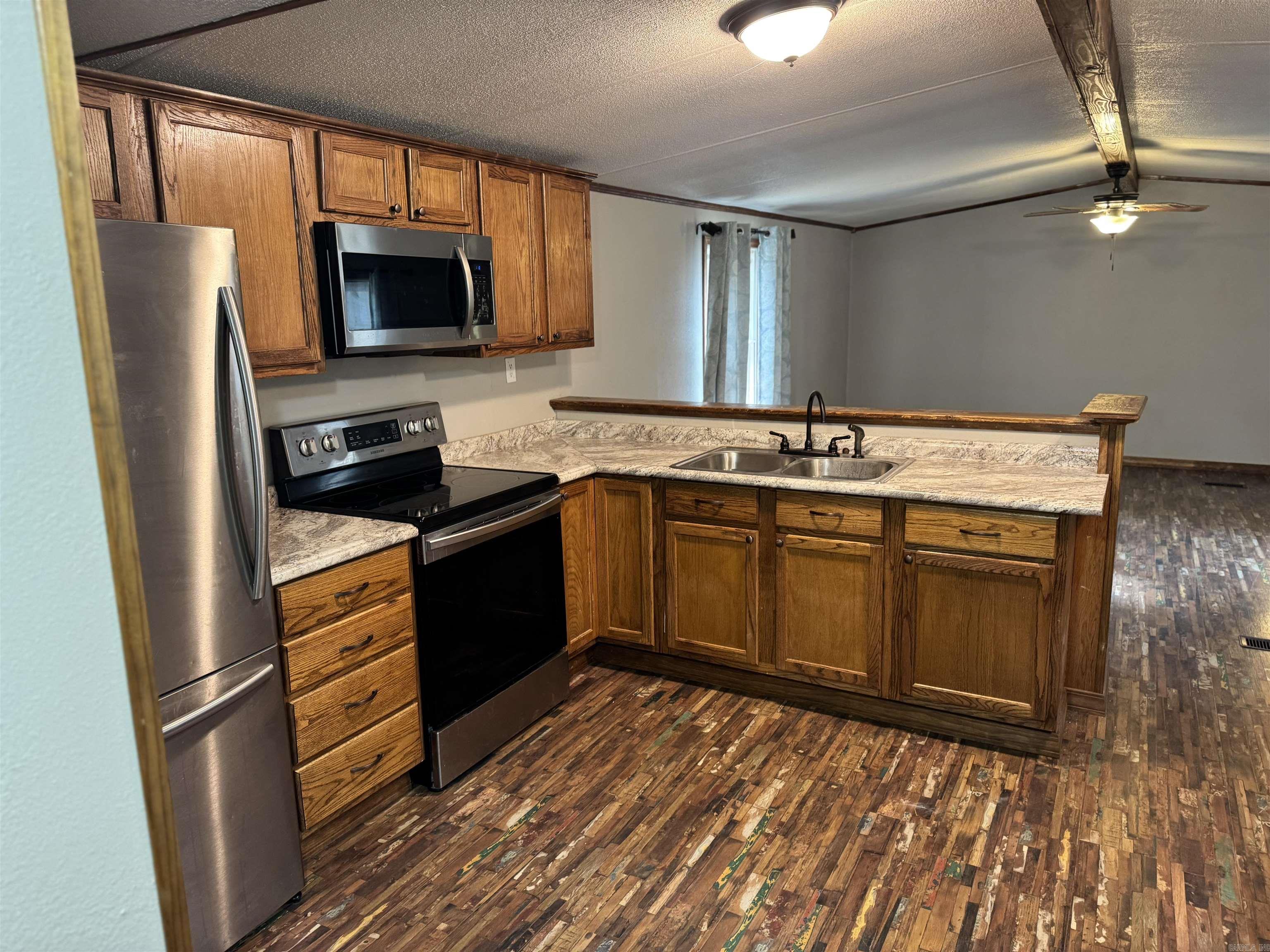 140 Howard Rd. Property Photo 2