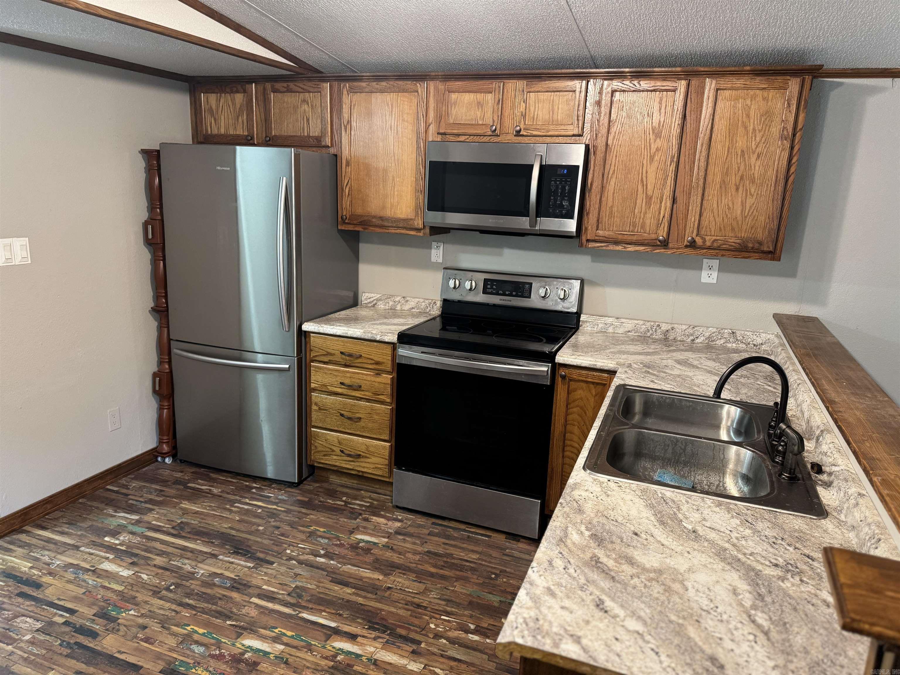 140 Howard Rd. Property Photo 4