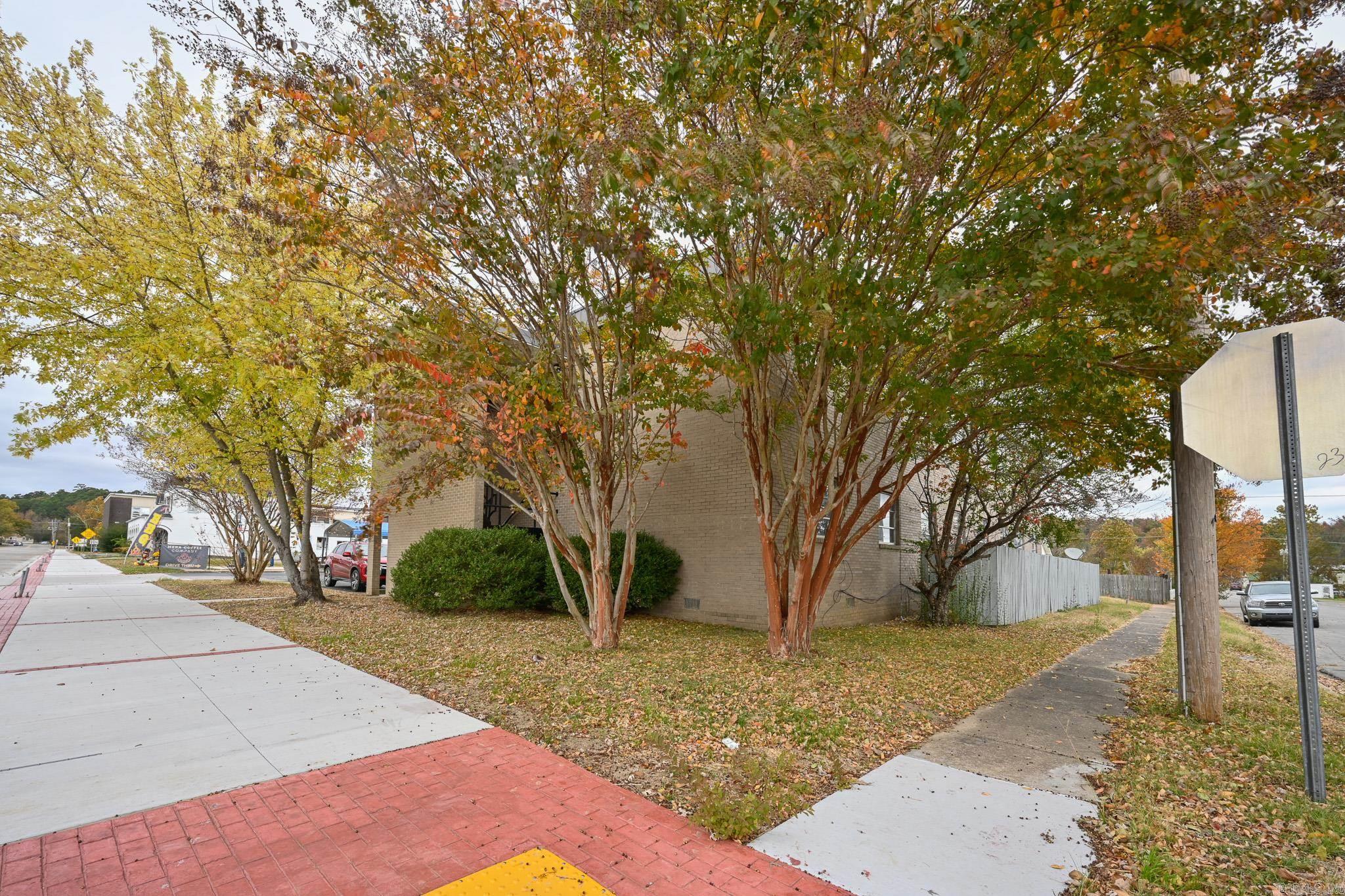 422 Mena St Property Photo 4